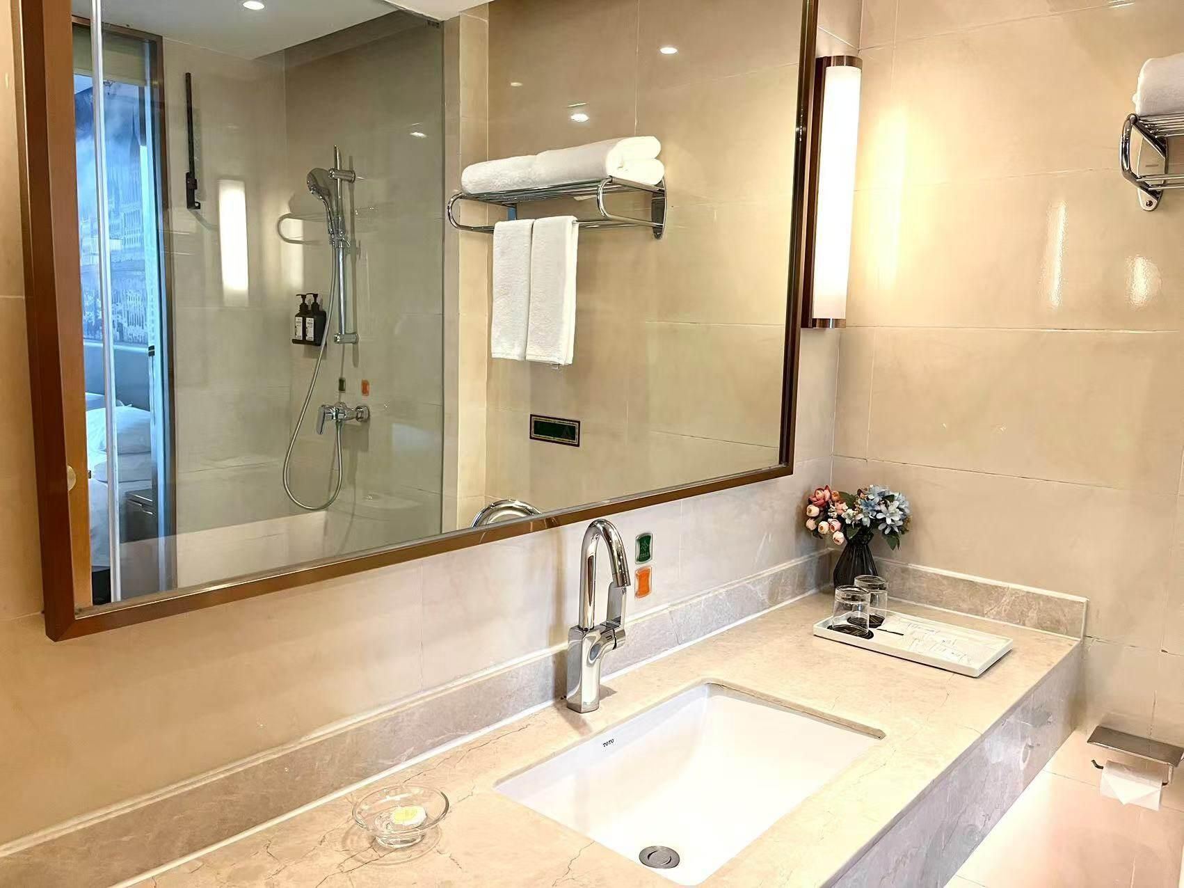 Standard - Queen Room