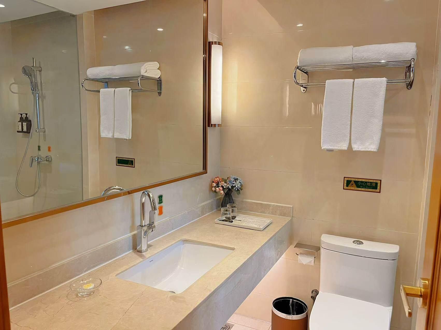 Standard - Queen Room