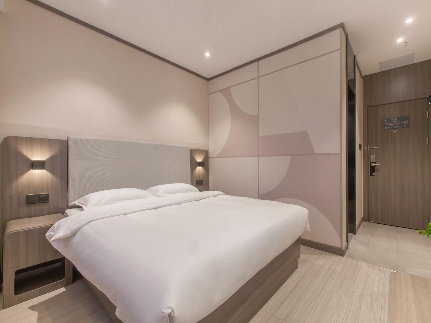 Huazhu - Room With Bed