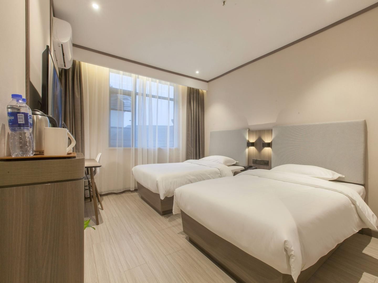 26070218_210728181000104103293