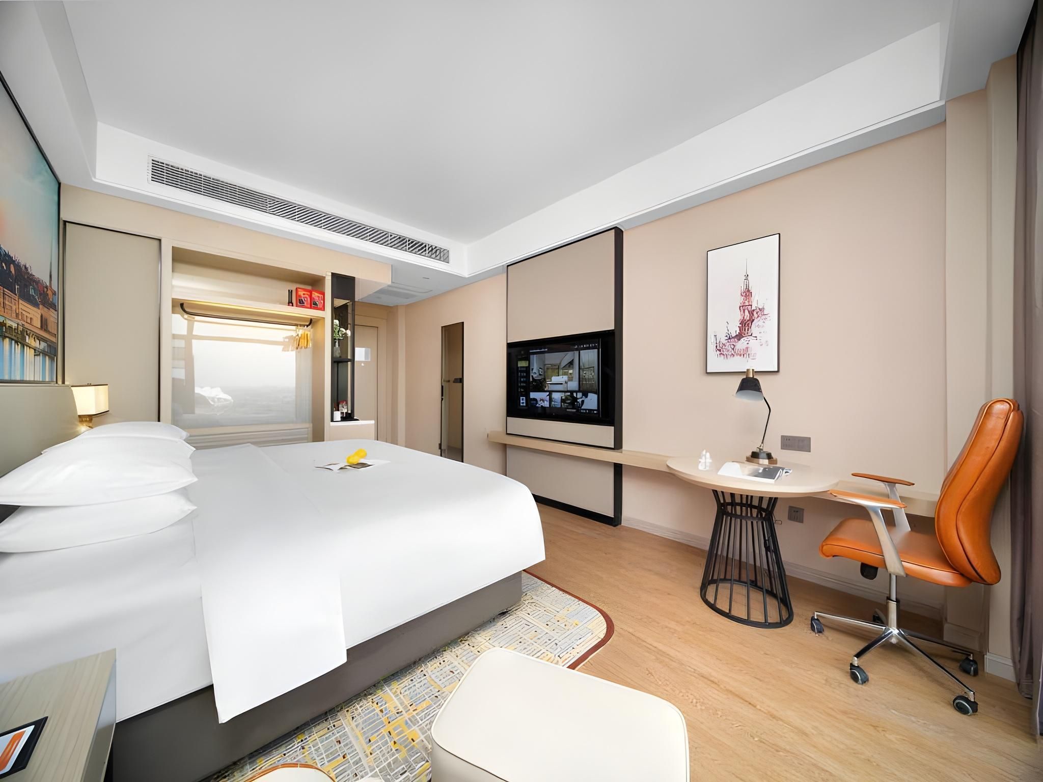 Queen Room with City View