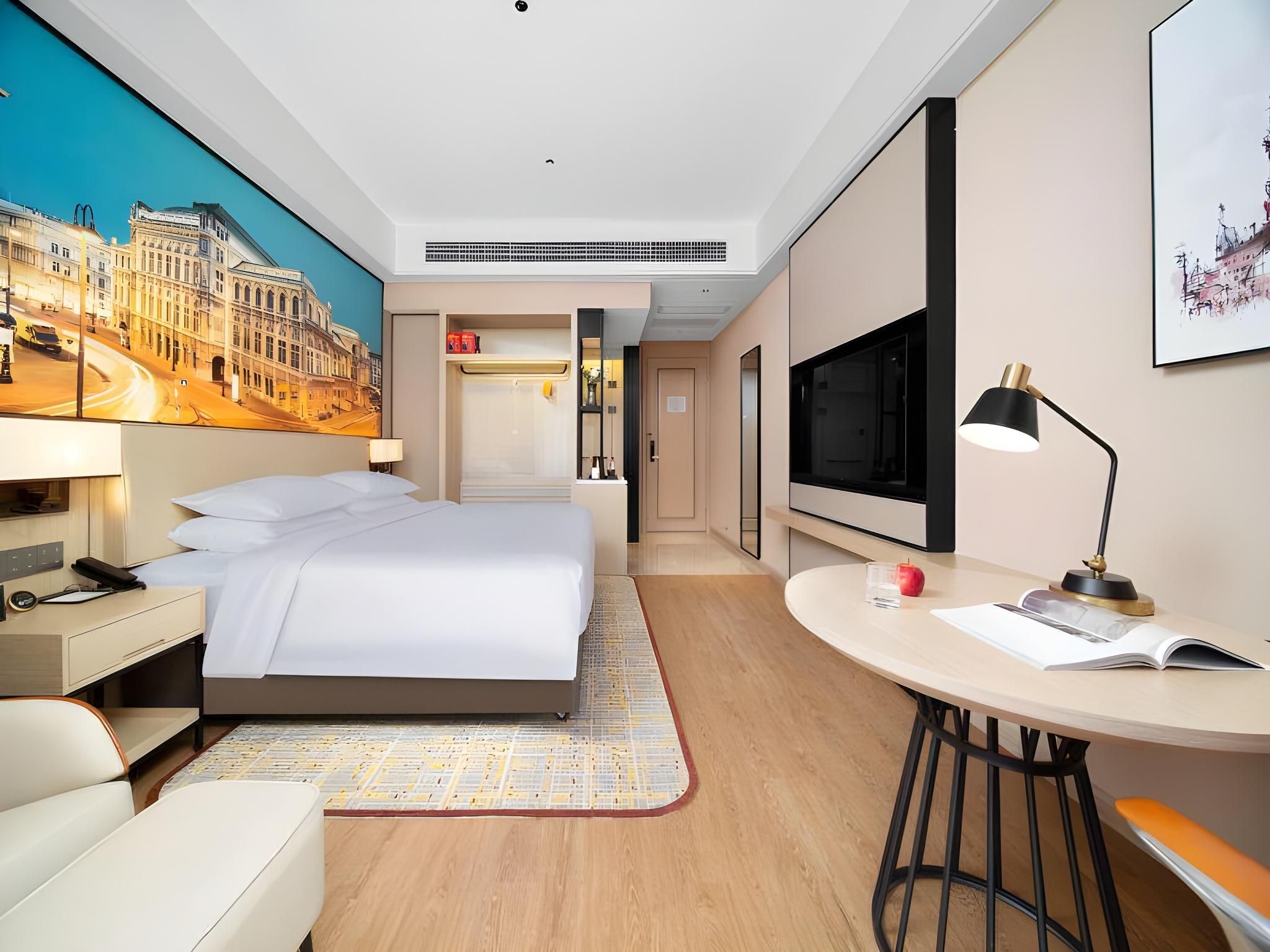 Queen Room with City View