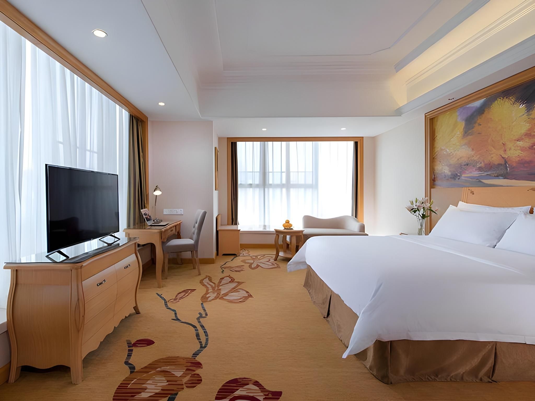 Business King Room