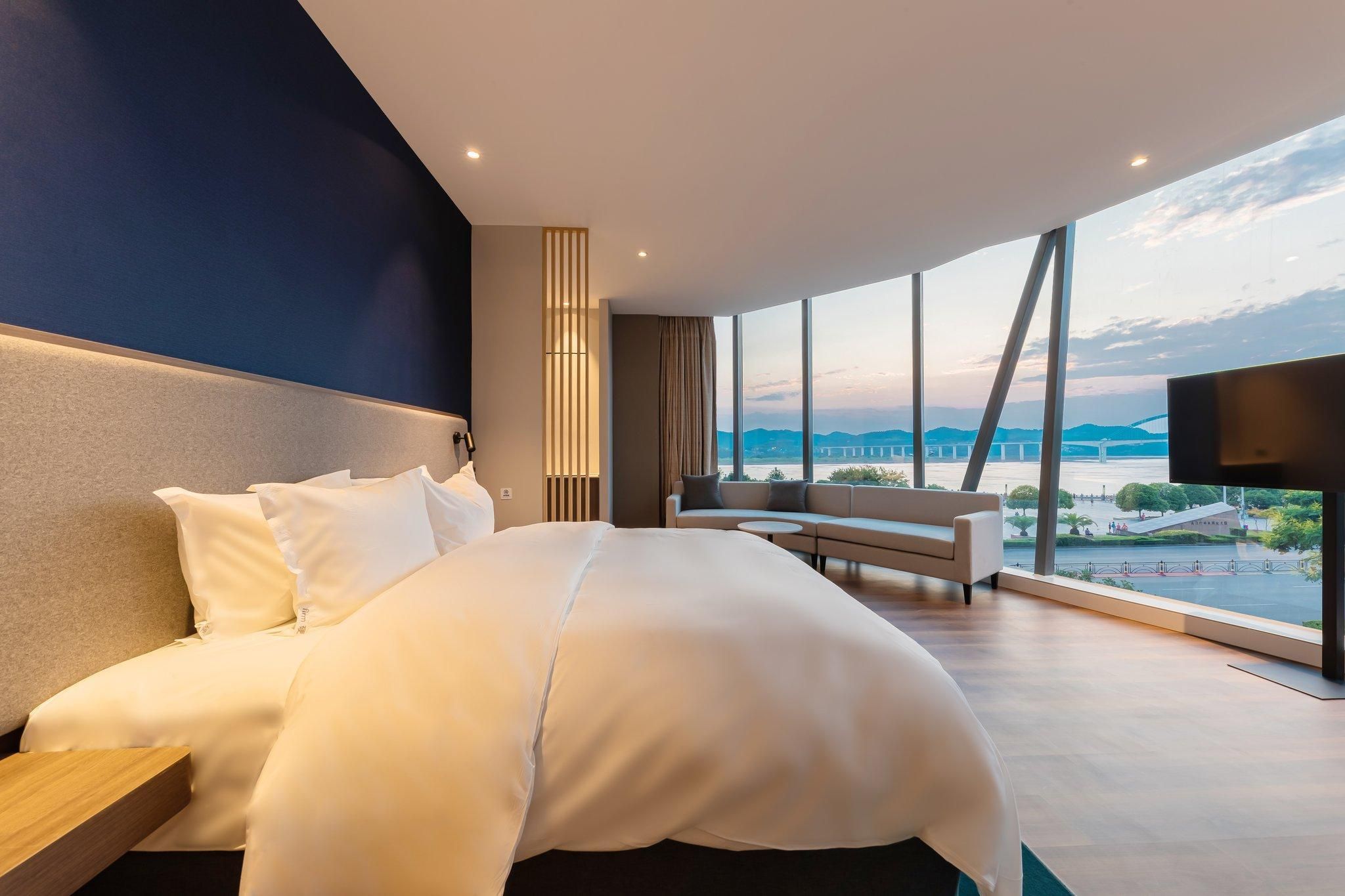 Holiday Inn Express Yichang Riverside By IHG 1 King Bed Standard River View