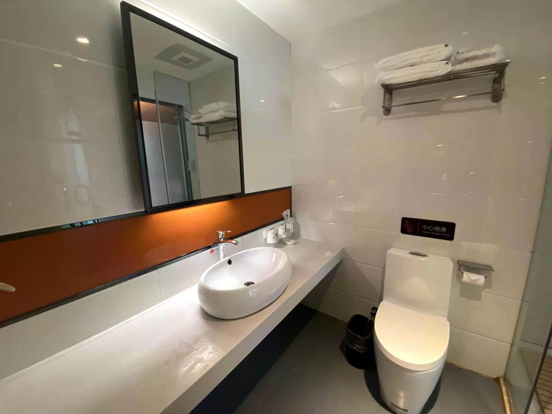 WH - Youpin 1 Bed with Breakfast