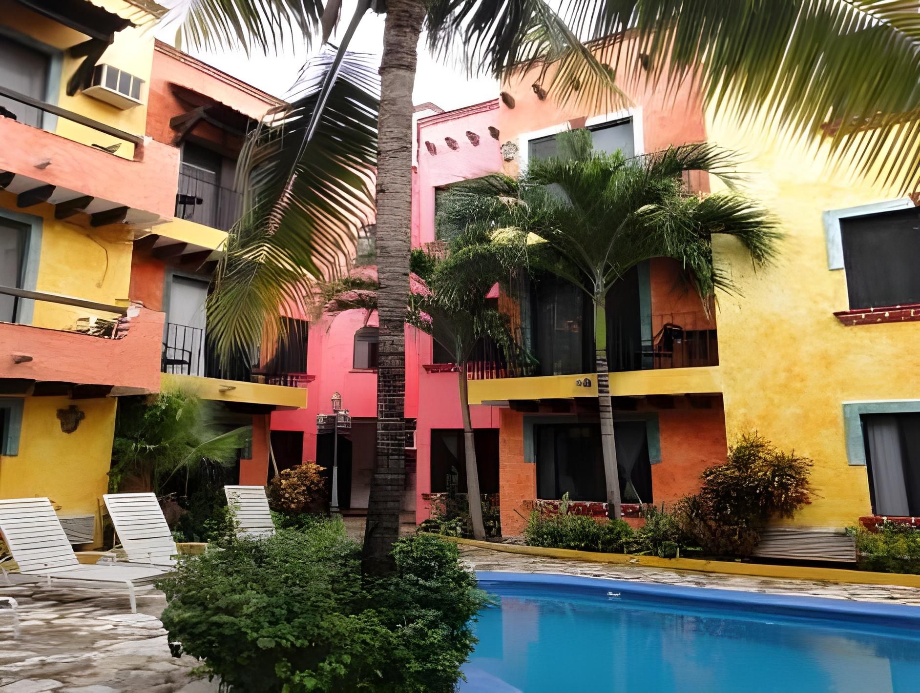 swimming pool [outdoor]