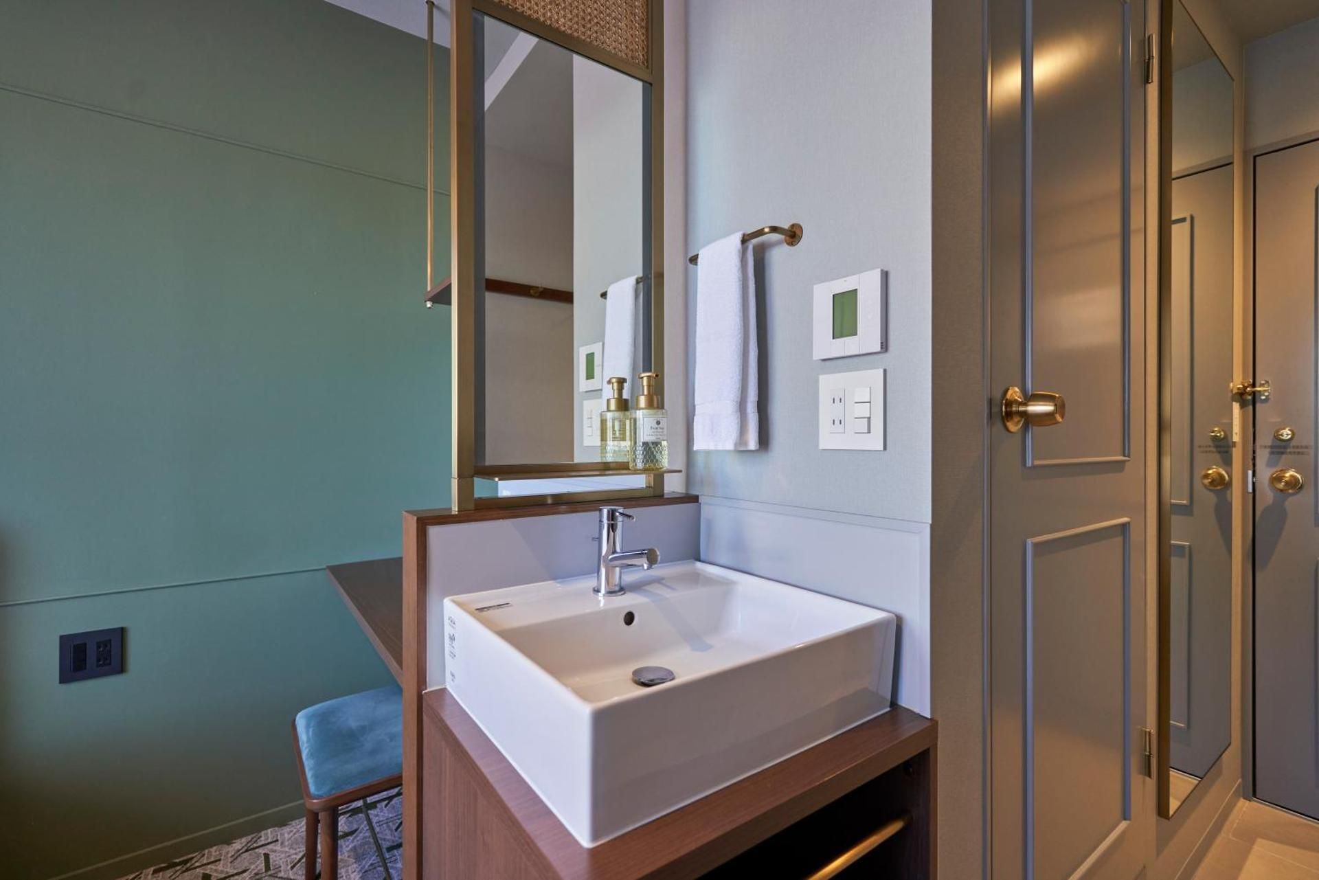 Designer Single Room - Non-Smoking