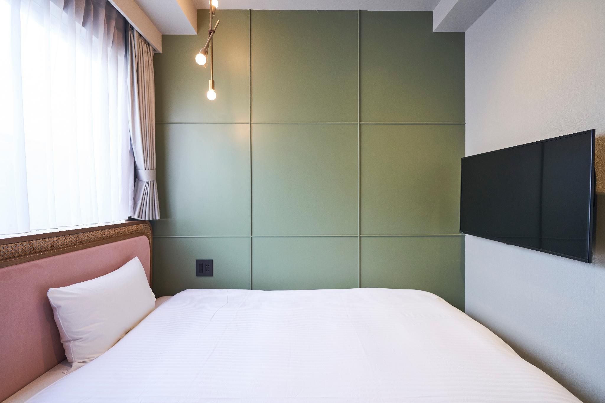 Designer Compact Single Room - Non-Smoking