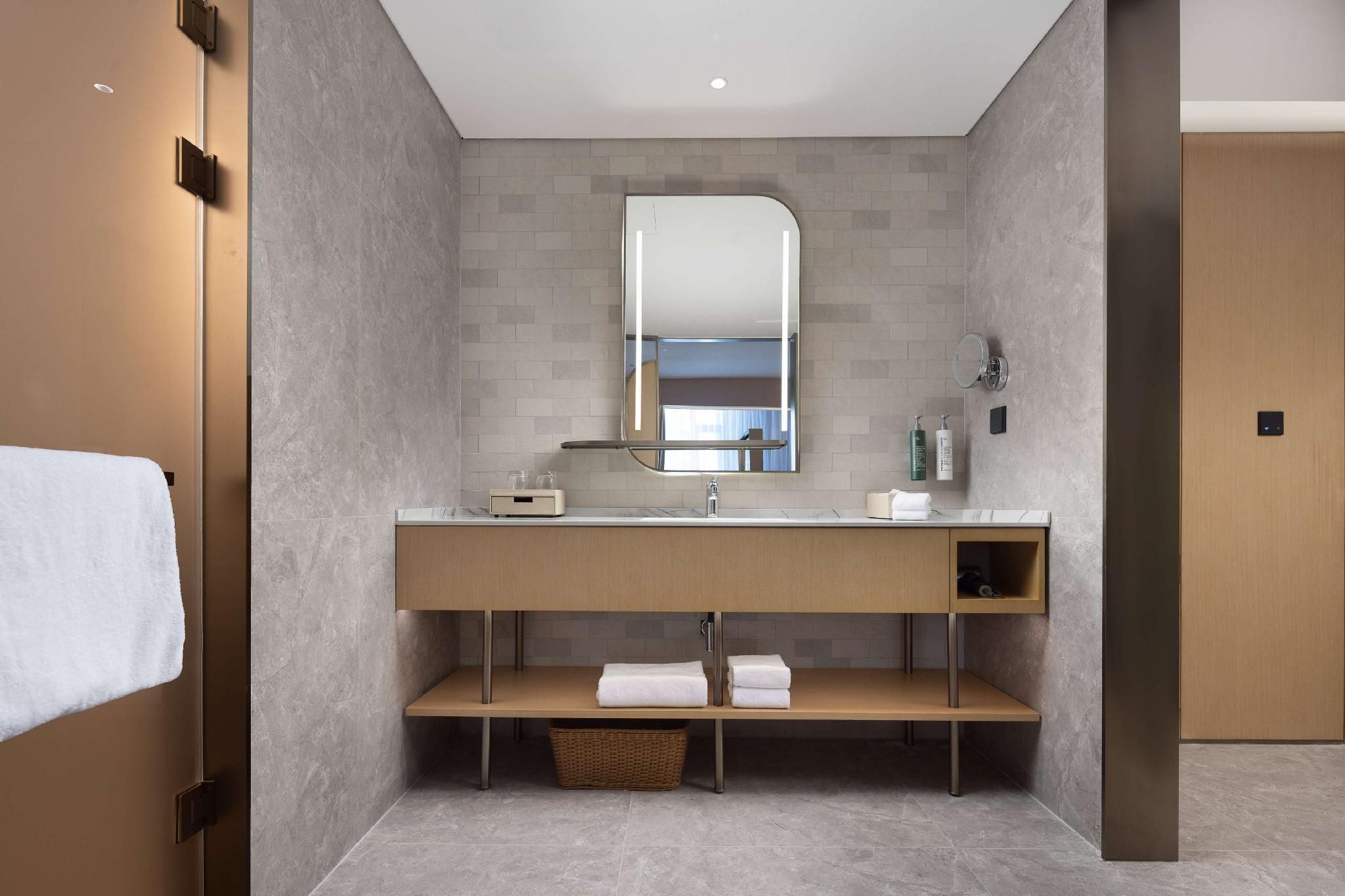 KING ONE BEDROOM SUITE