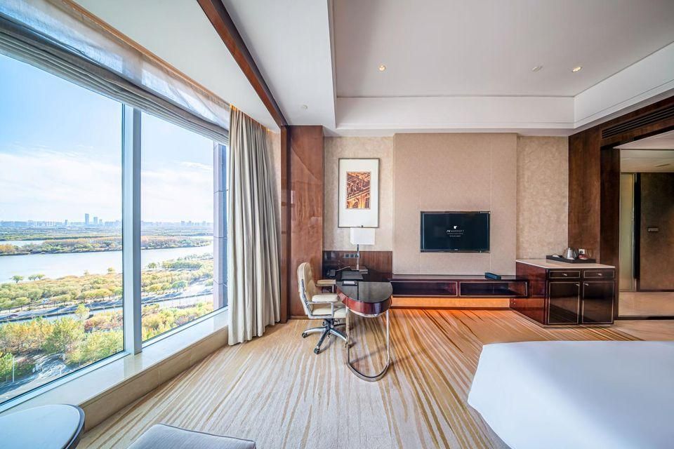 JW Marriott Hotel Harbin River North Deluxe, Guest room, 1 King, River view 3