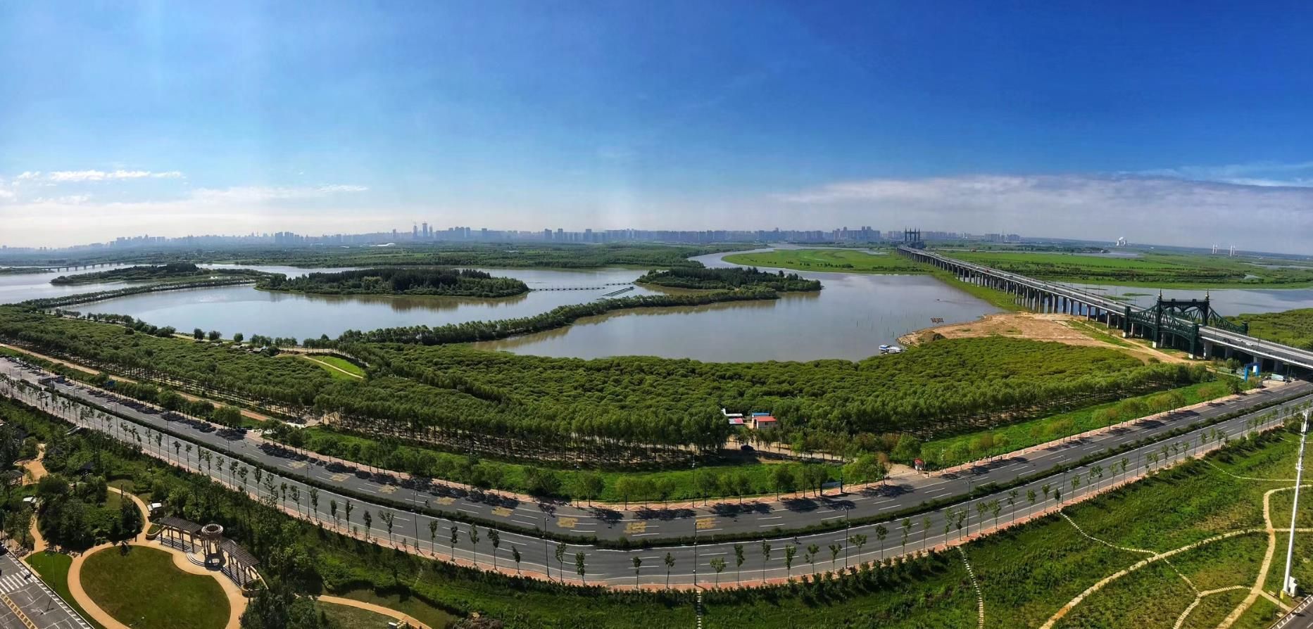 JW Marriott Hotel Harbin River North Deluxe, Guest room, 1 King, River view 2