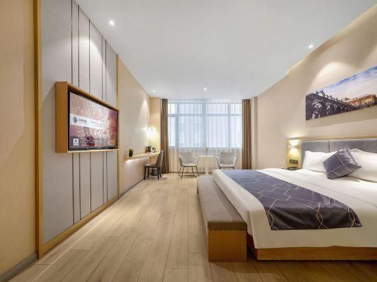 Business Queen Room