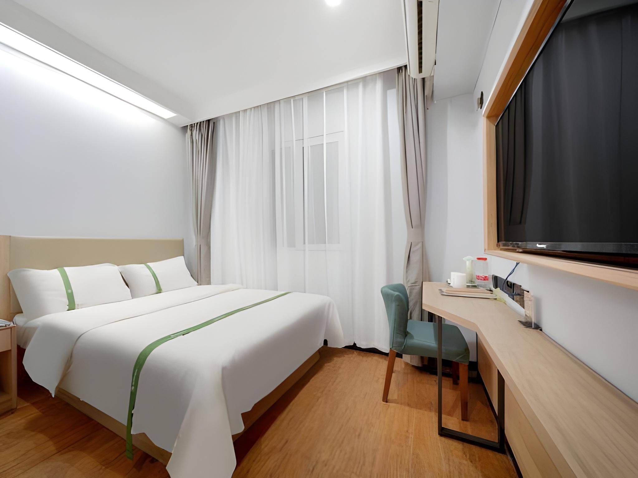 QueenRoom