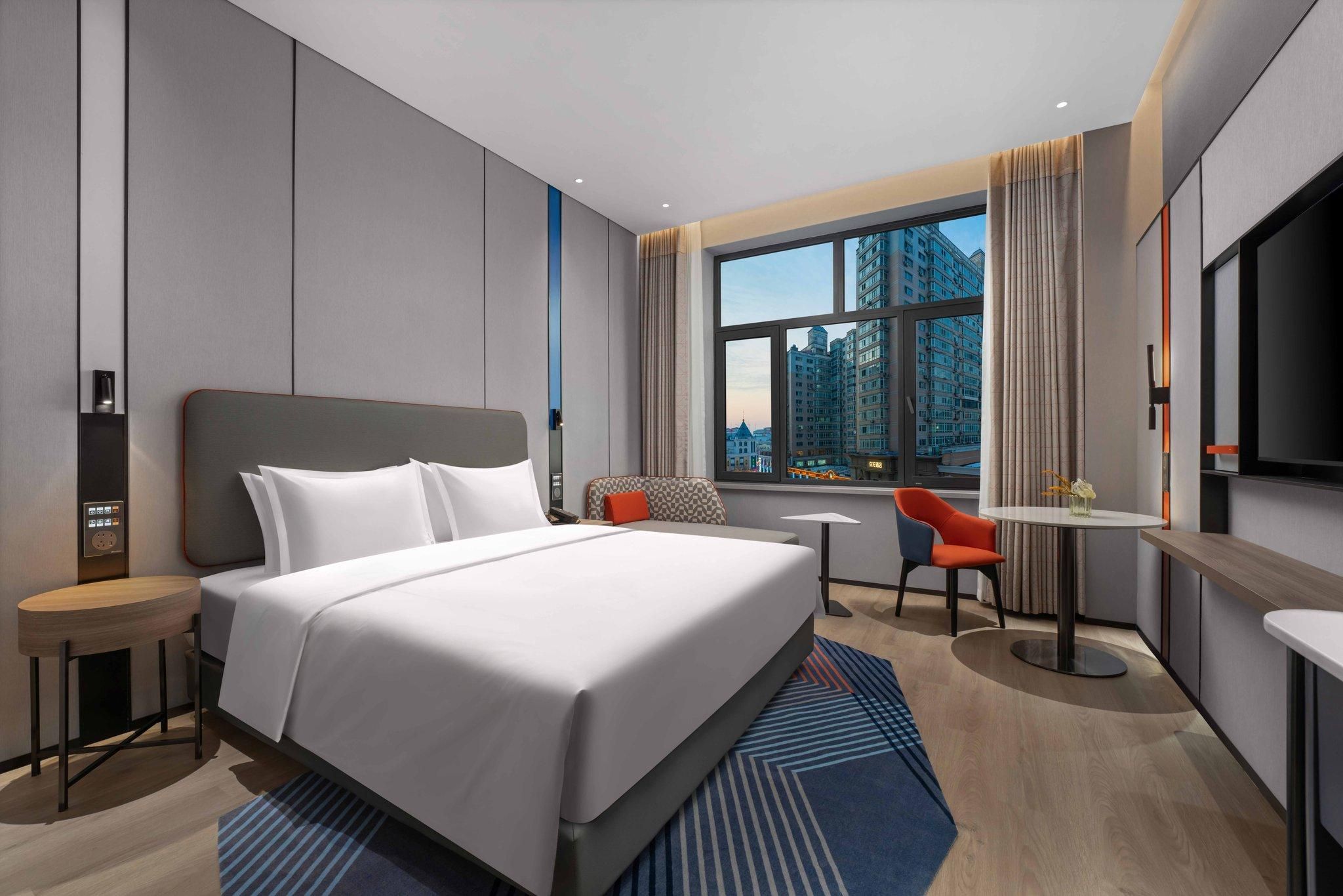 1 King Standard Extra Floor Space