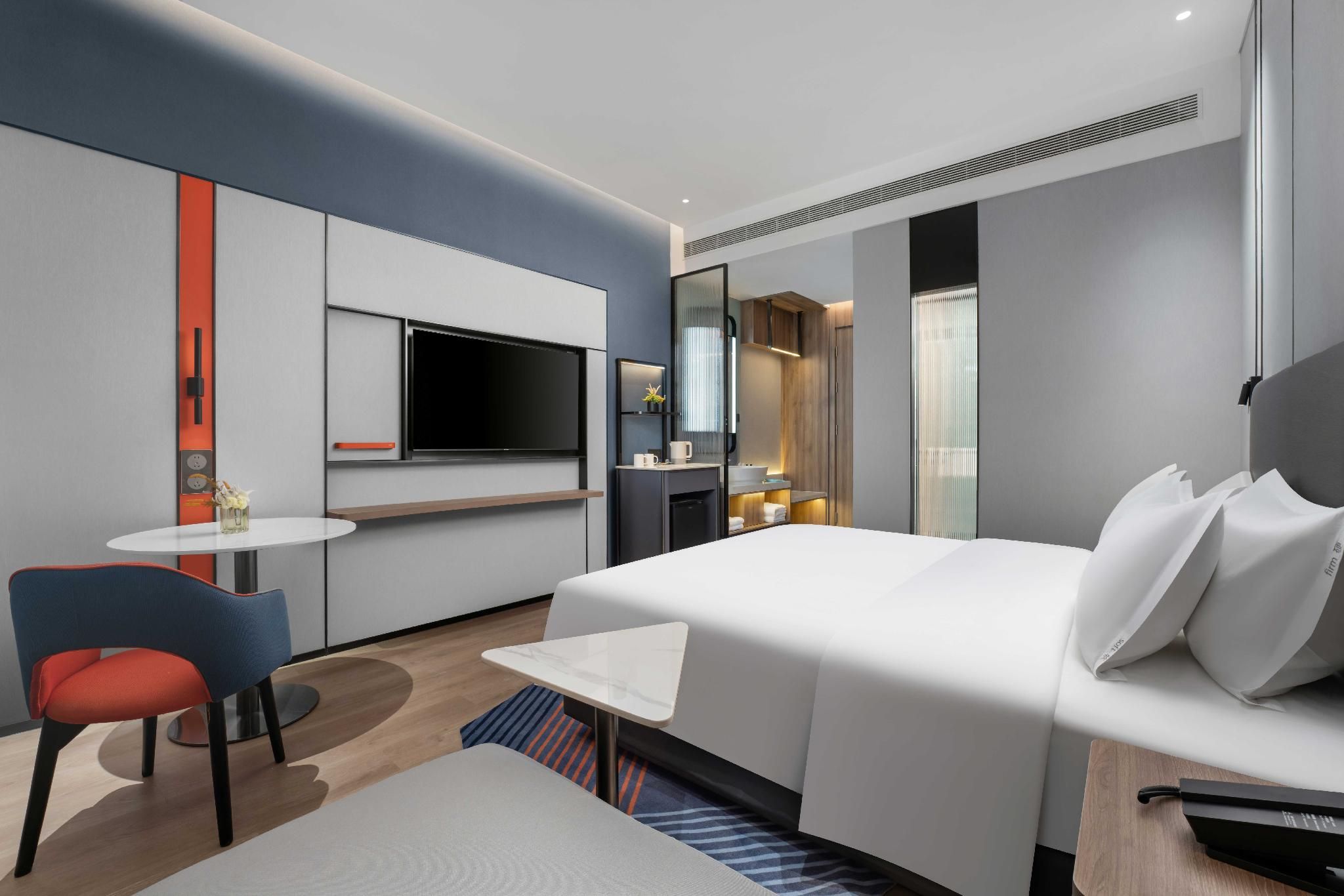 1 King Standard Extra Floor Space