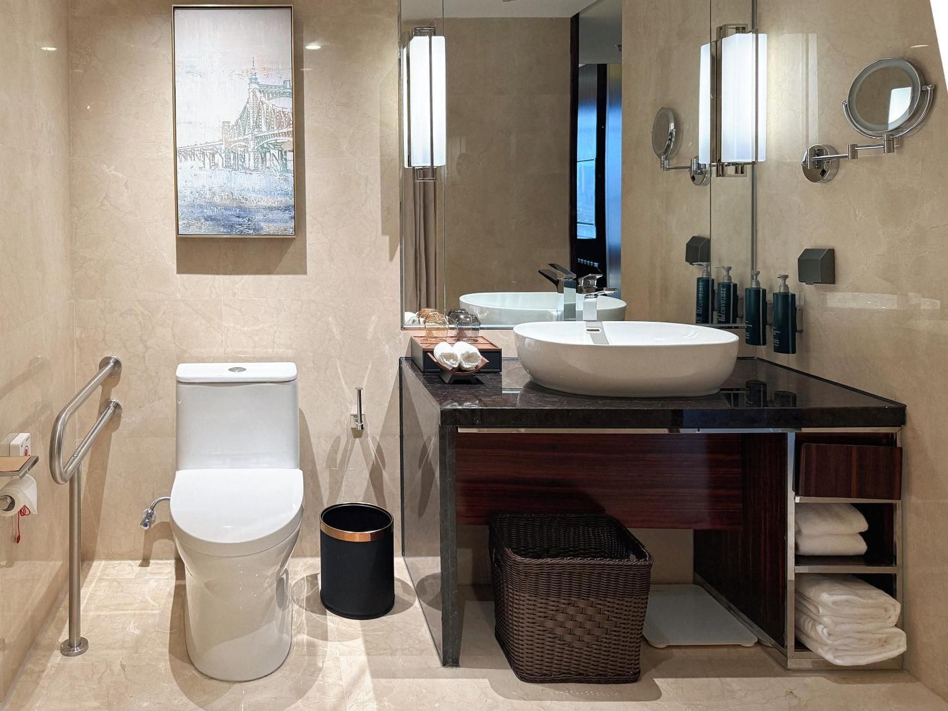 King Accessible Room
