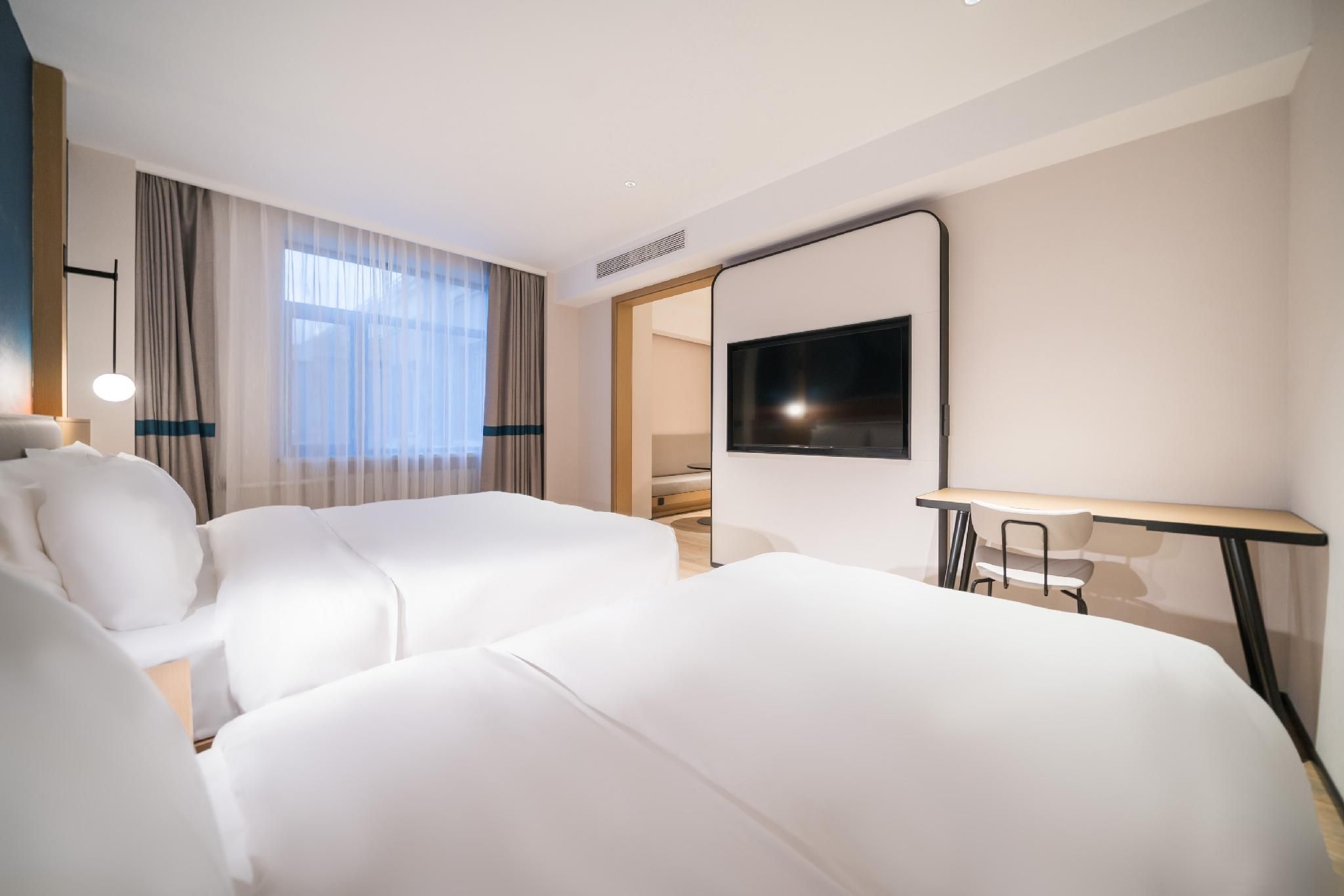 Huazhu - Suite With Twin Bed