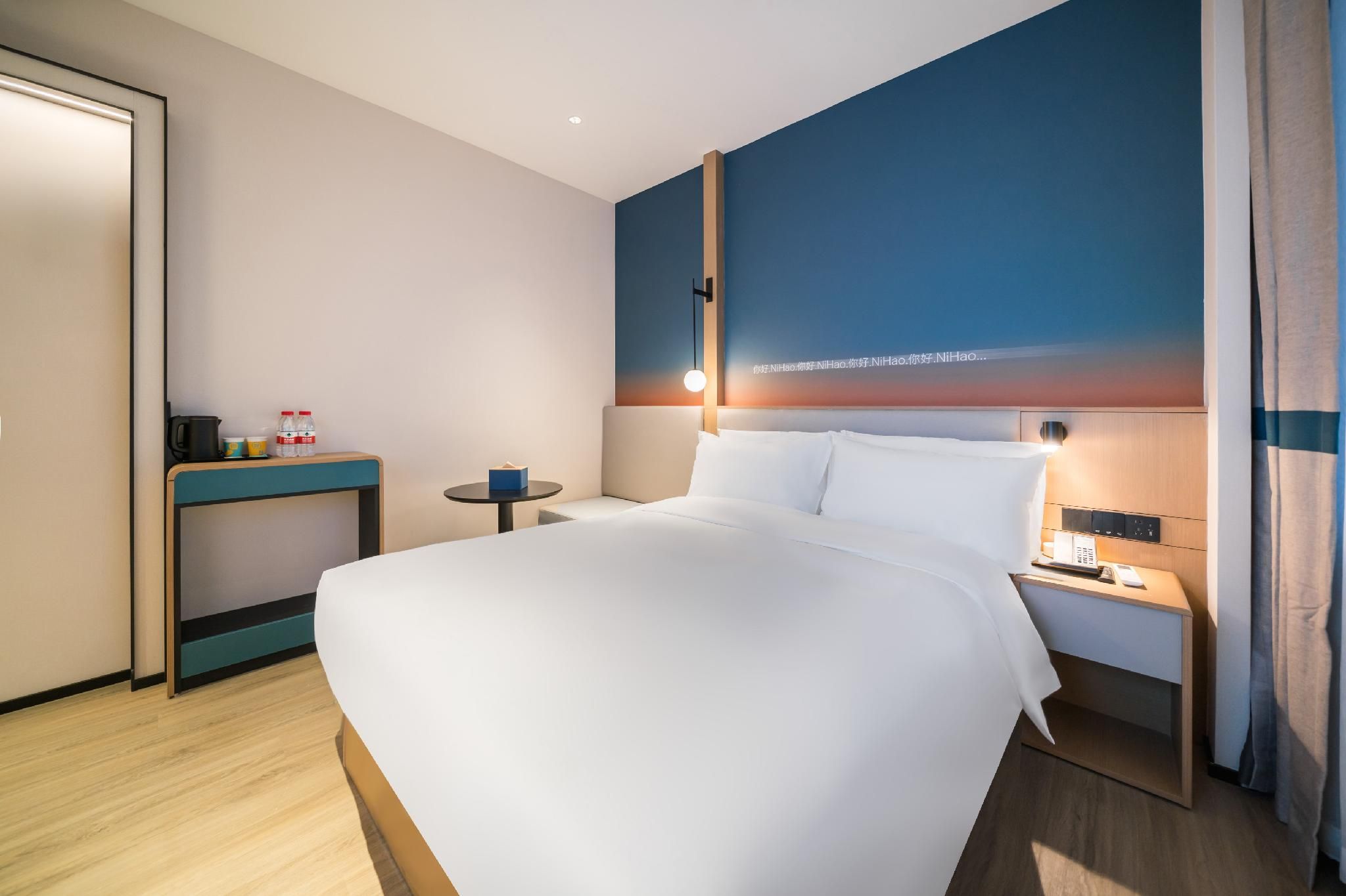 Huazhu - Room With Bed
