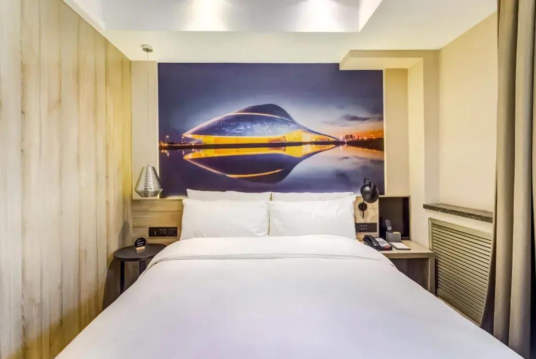 Elegant Double Room without Window