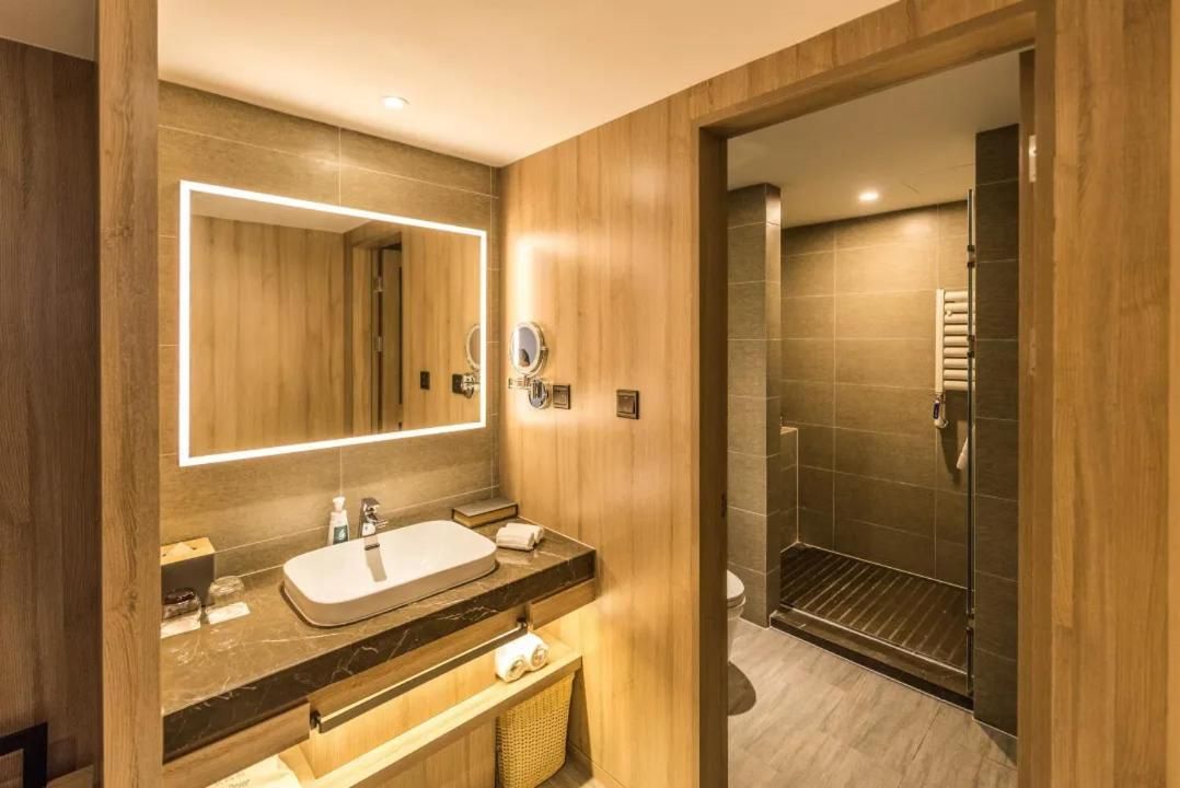 Elegant Twin Room without Window