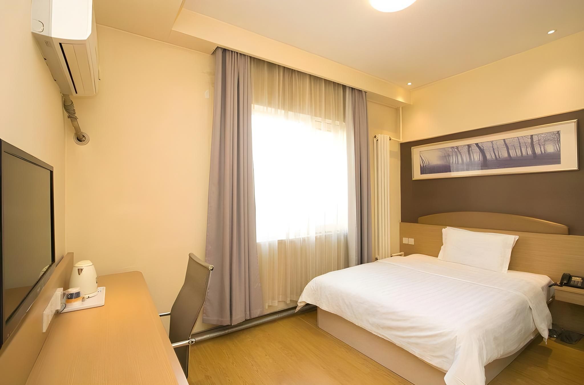 Economy Room