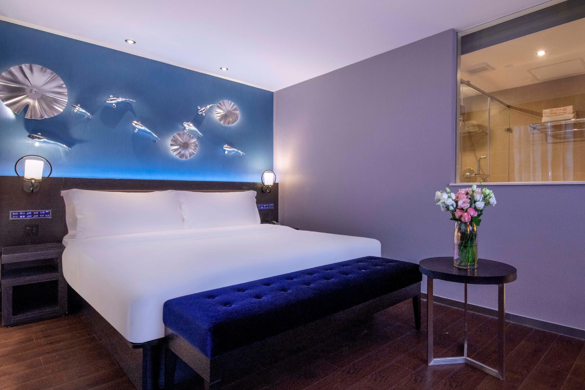 Hotel Queen Room