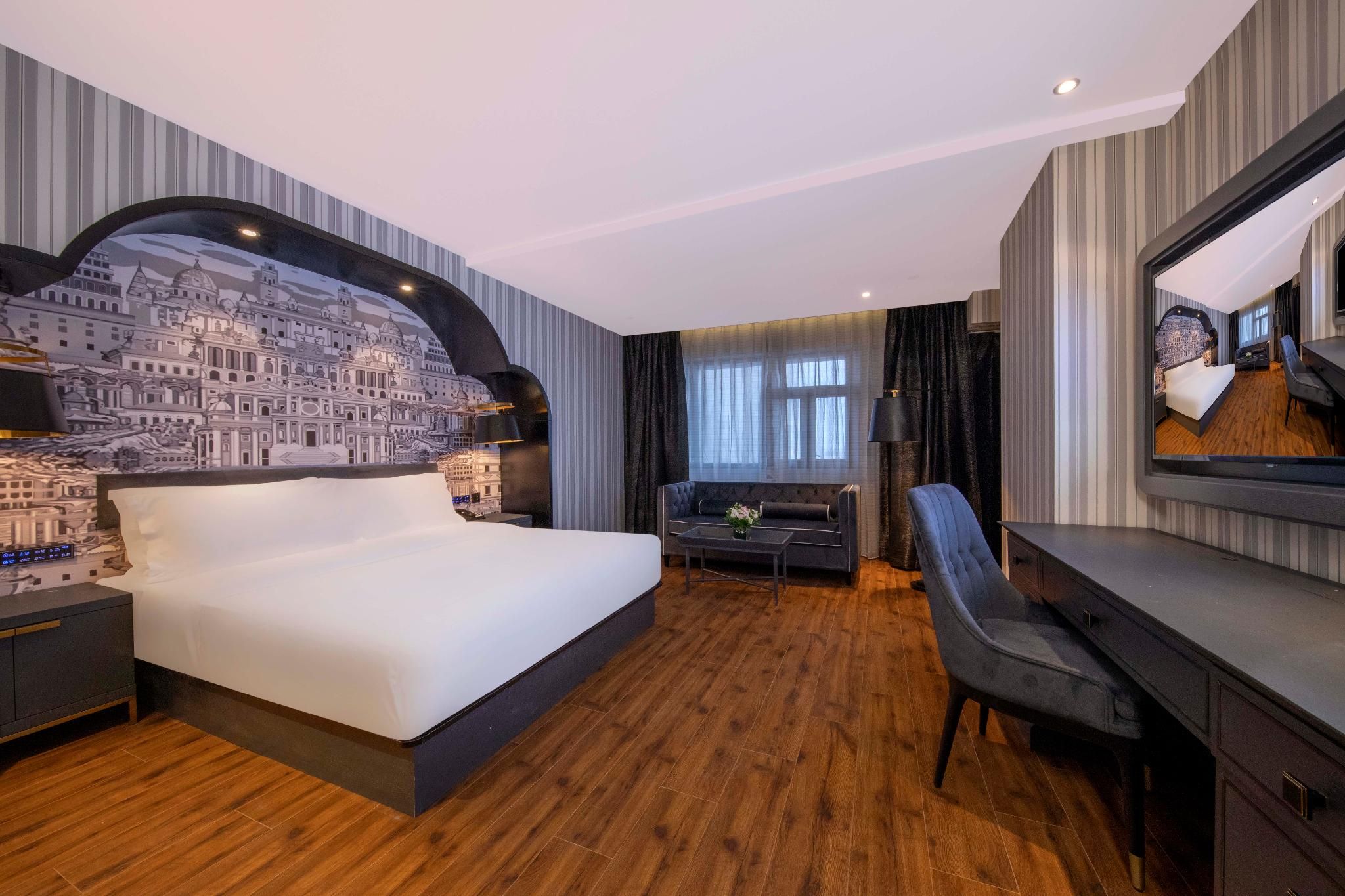 Business Queen Room