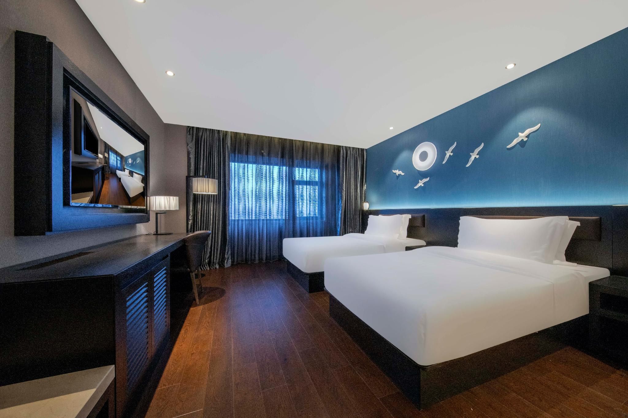 Twin Business Room