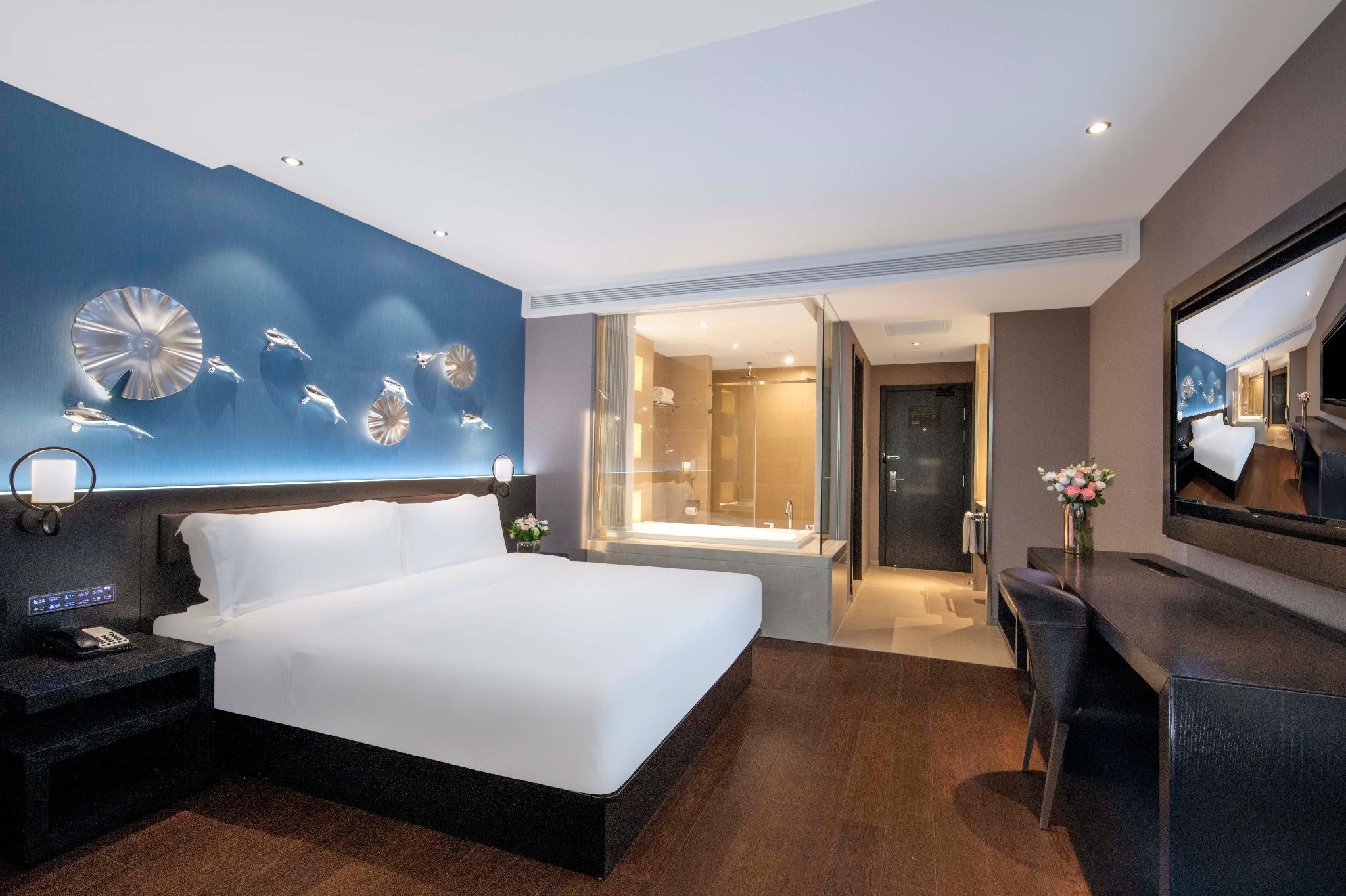 Business Queen Room