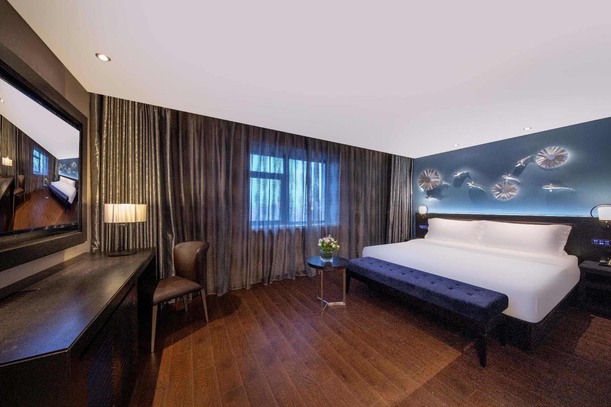 Hotel Queen Room