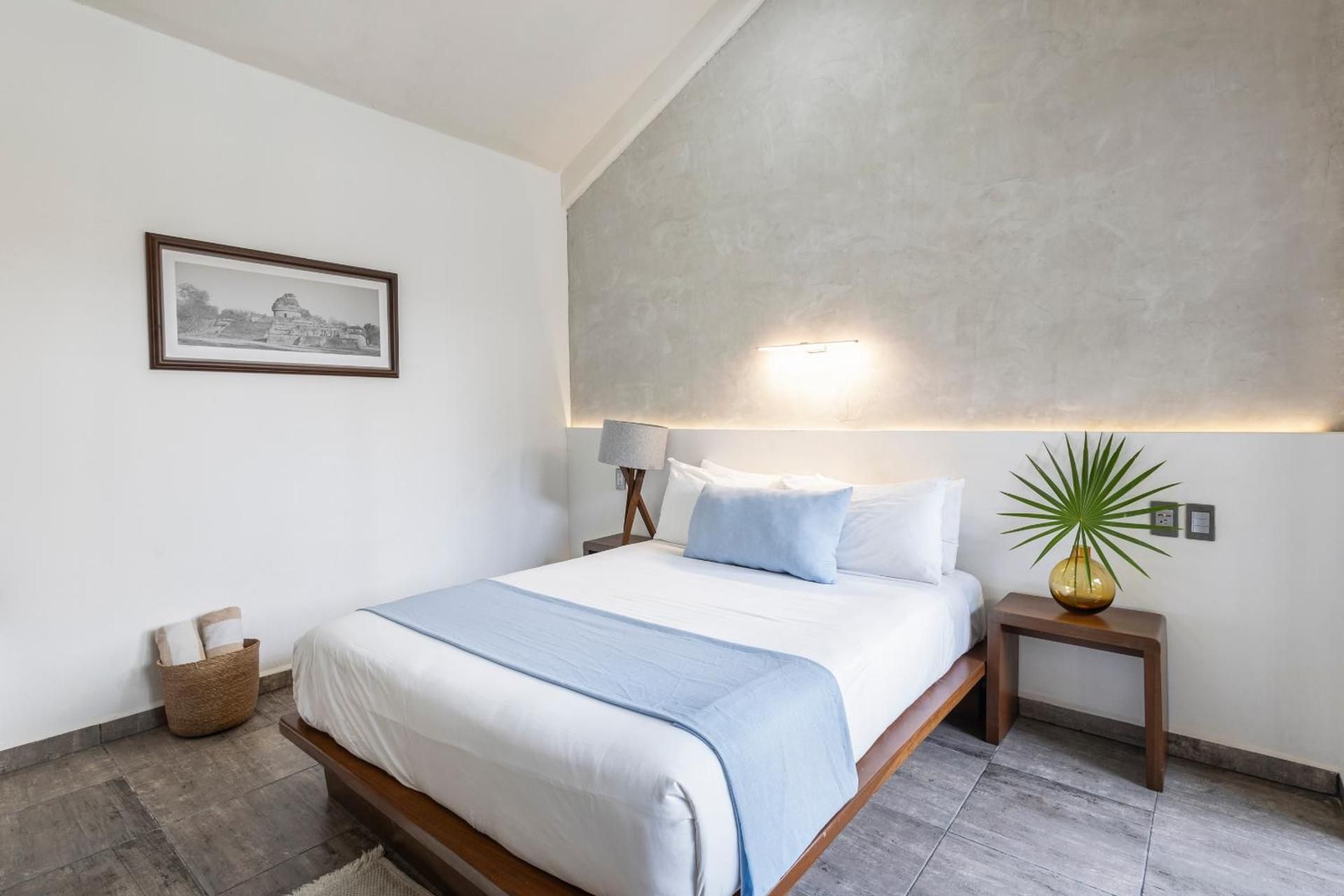 Queen Suite with Pool View