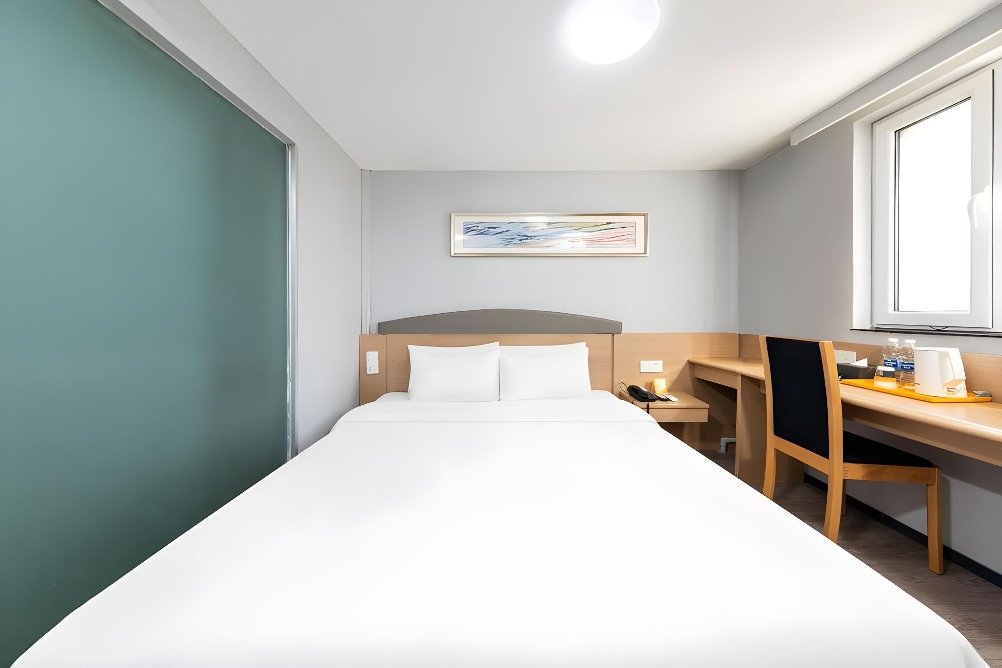 Economy Room
