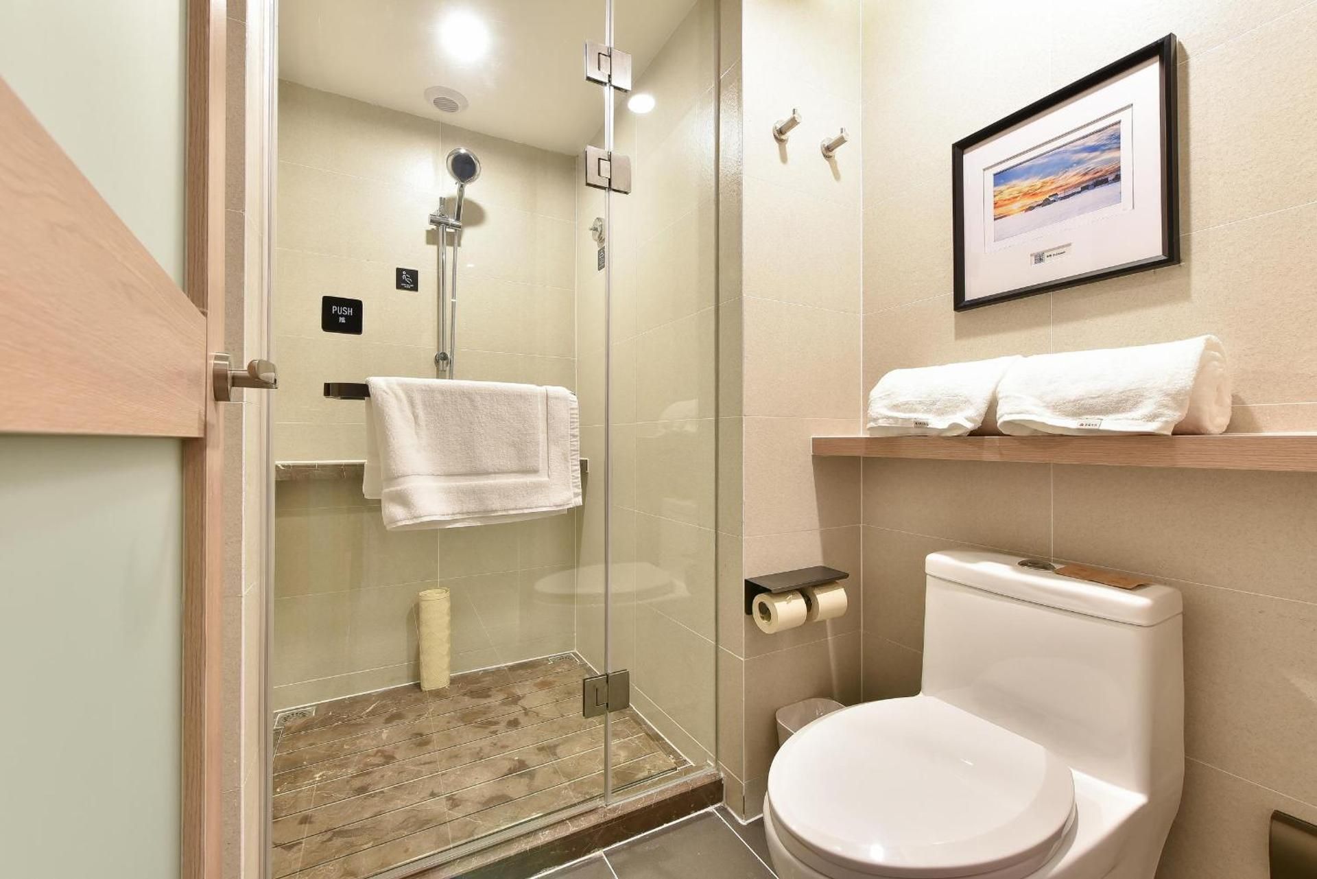 Grand Deluxe Family Room