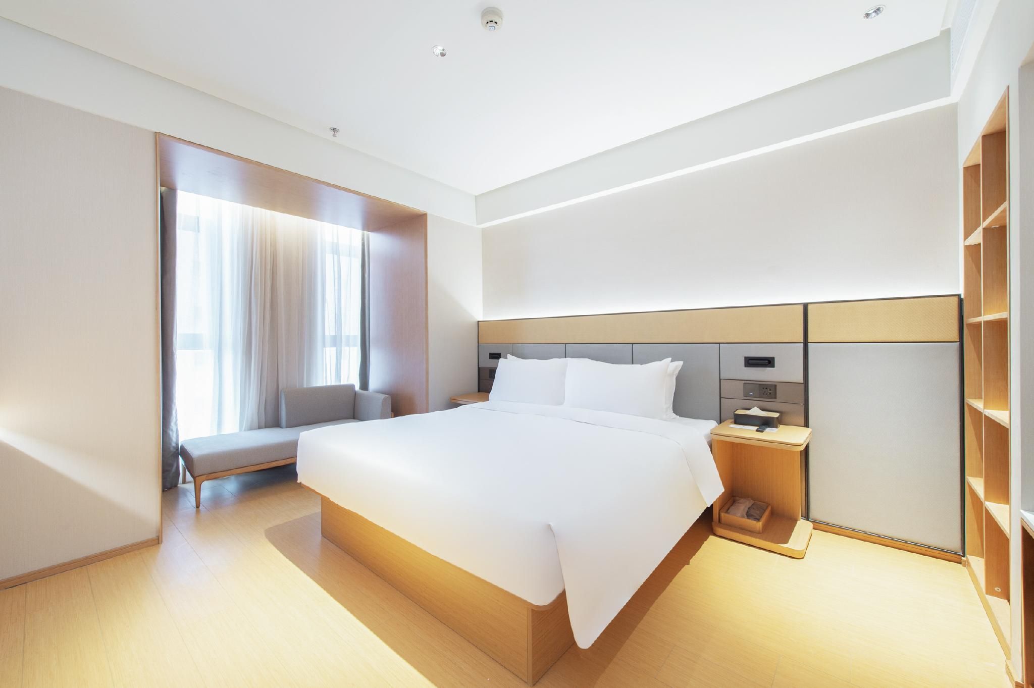 Huazhu - Suite With Twin Bed