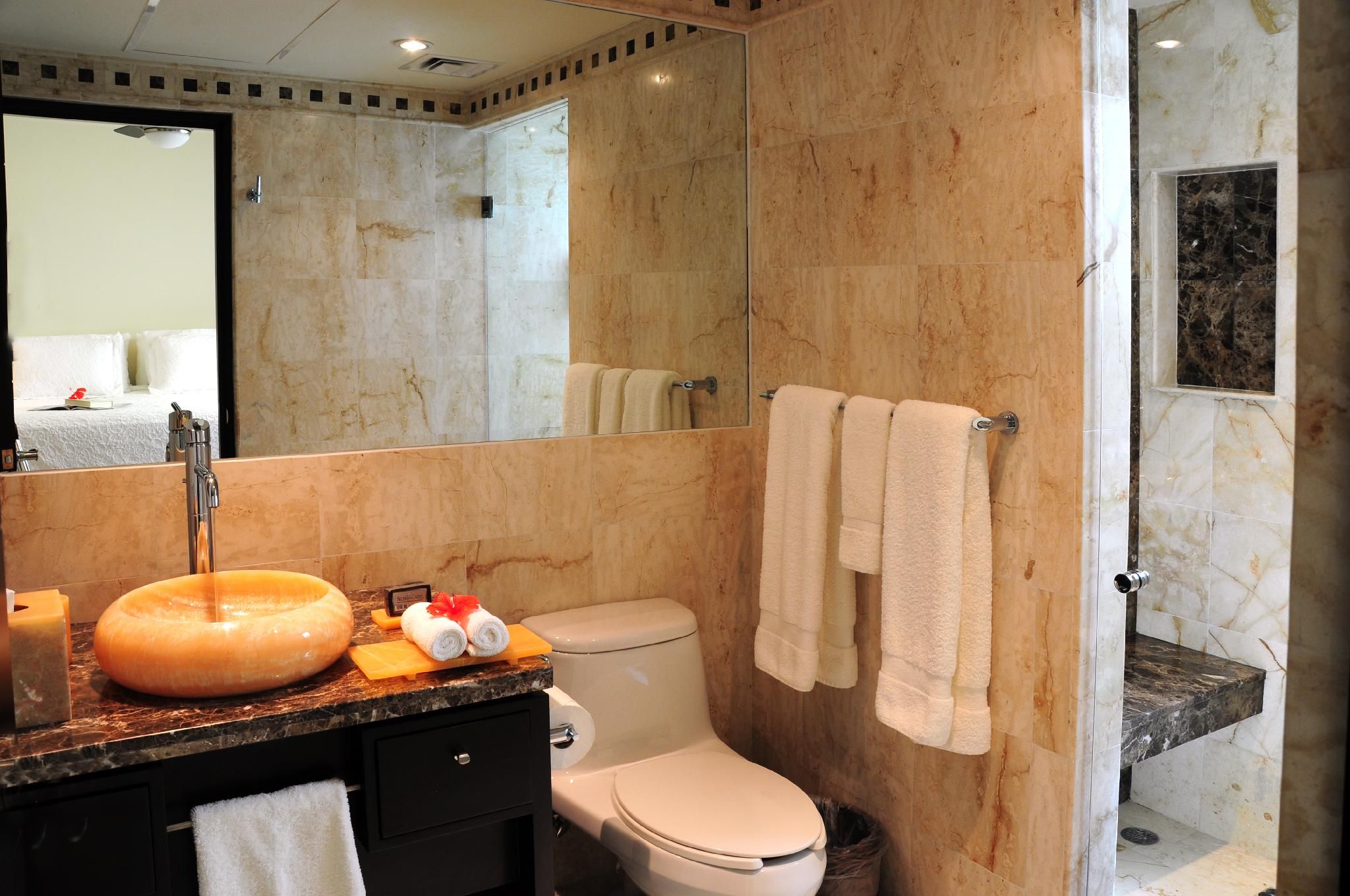 Deluxe 2-Bedroom Suite