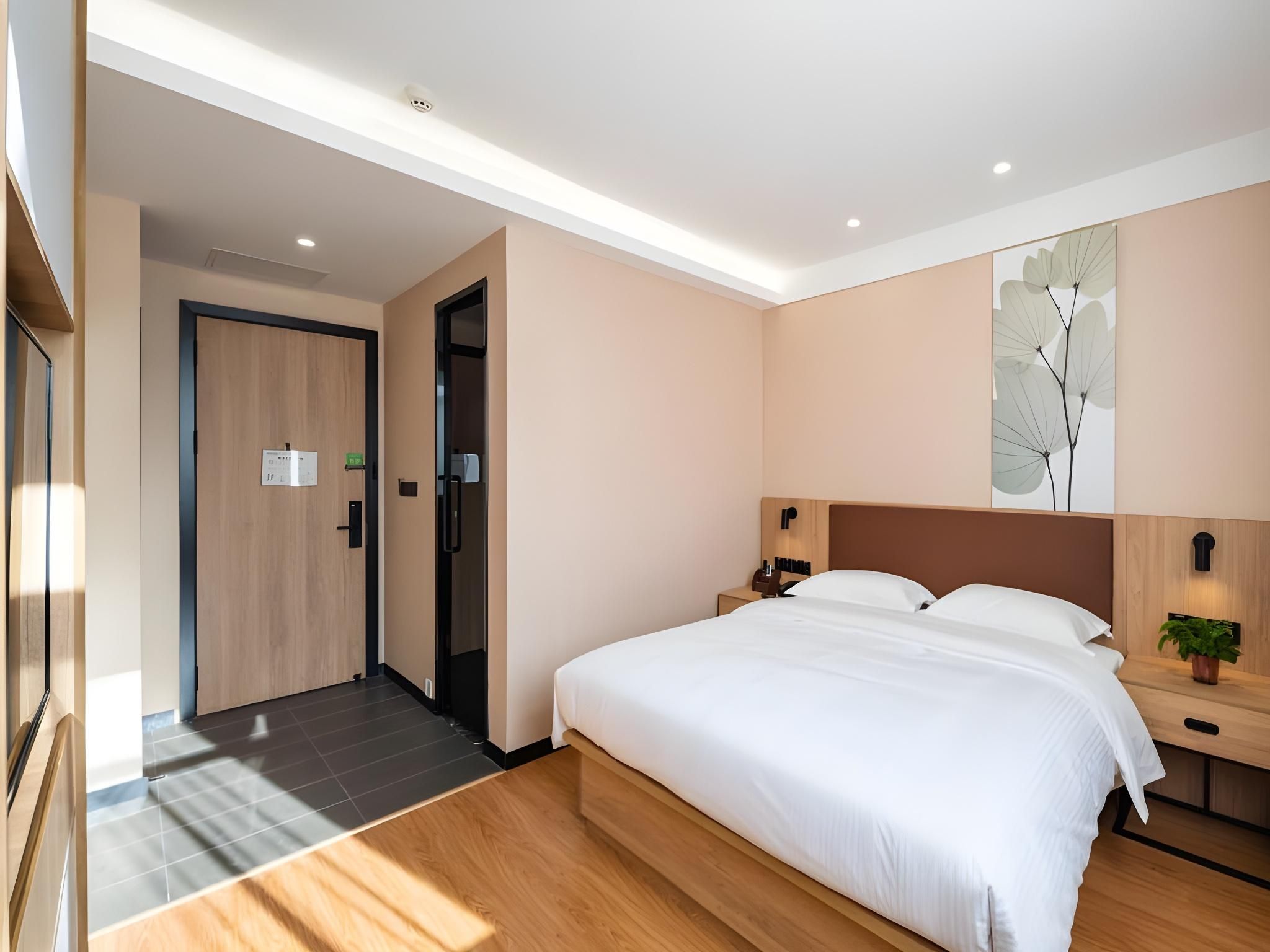 Hotel Queen Room