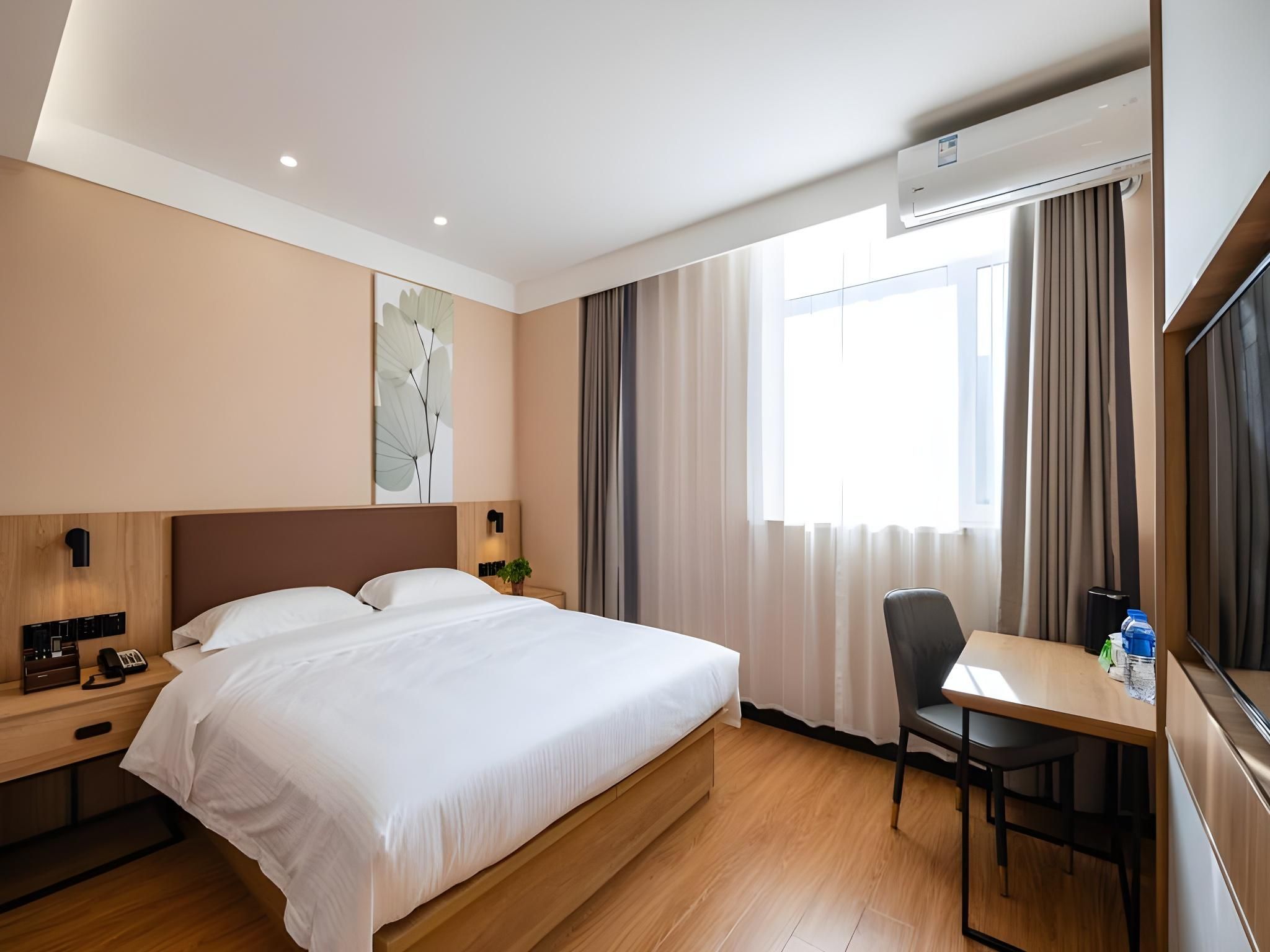 Hotel Queen Room