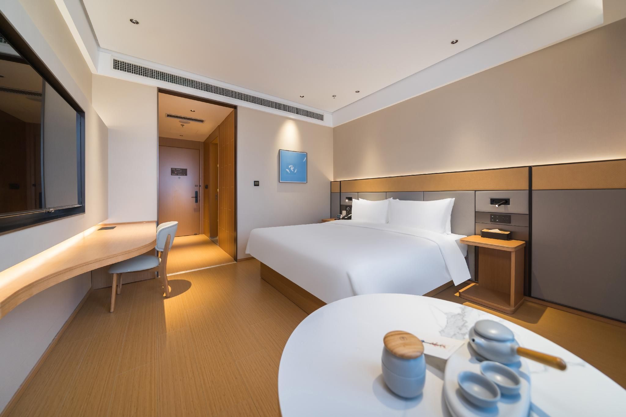 Business Queen Bed Room