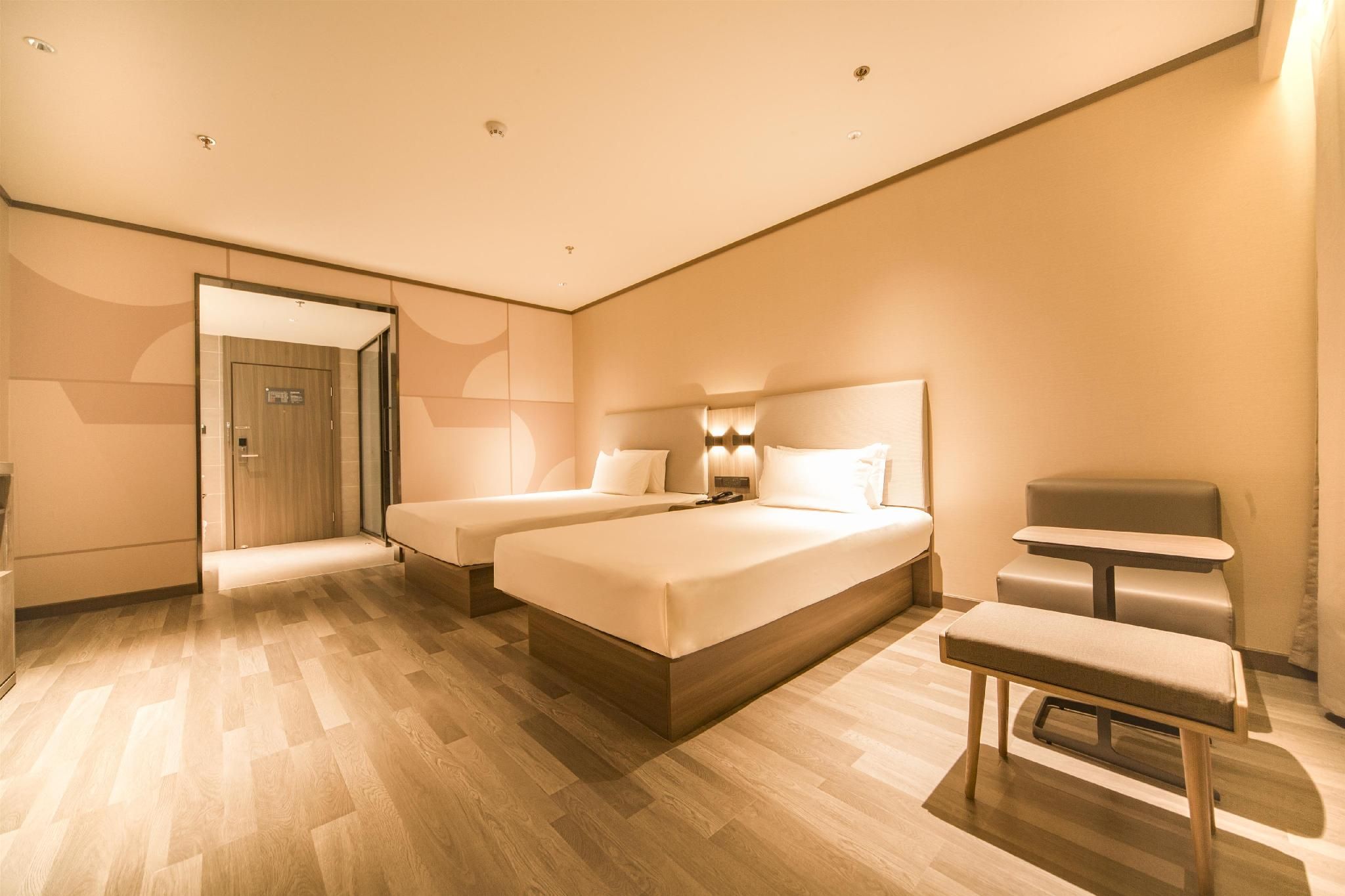 Huazhu - Family Room