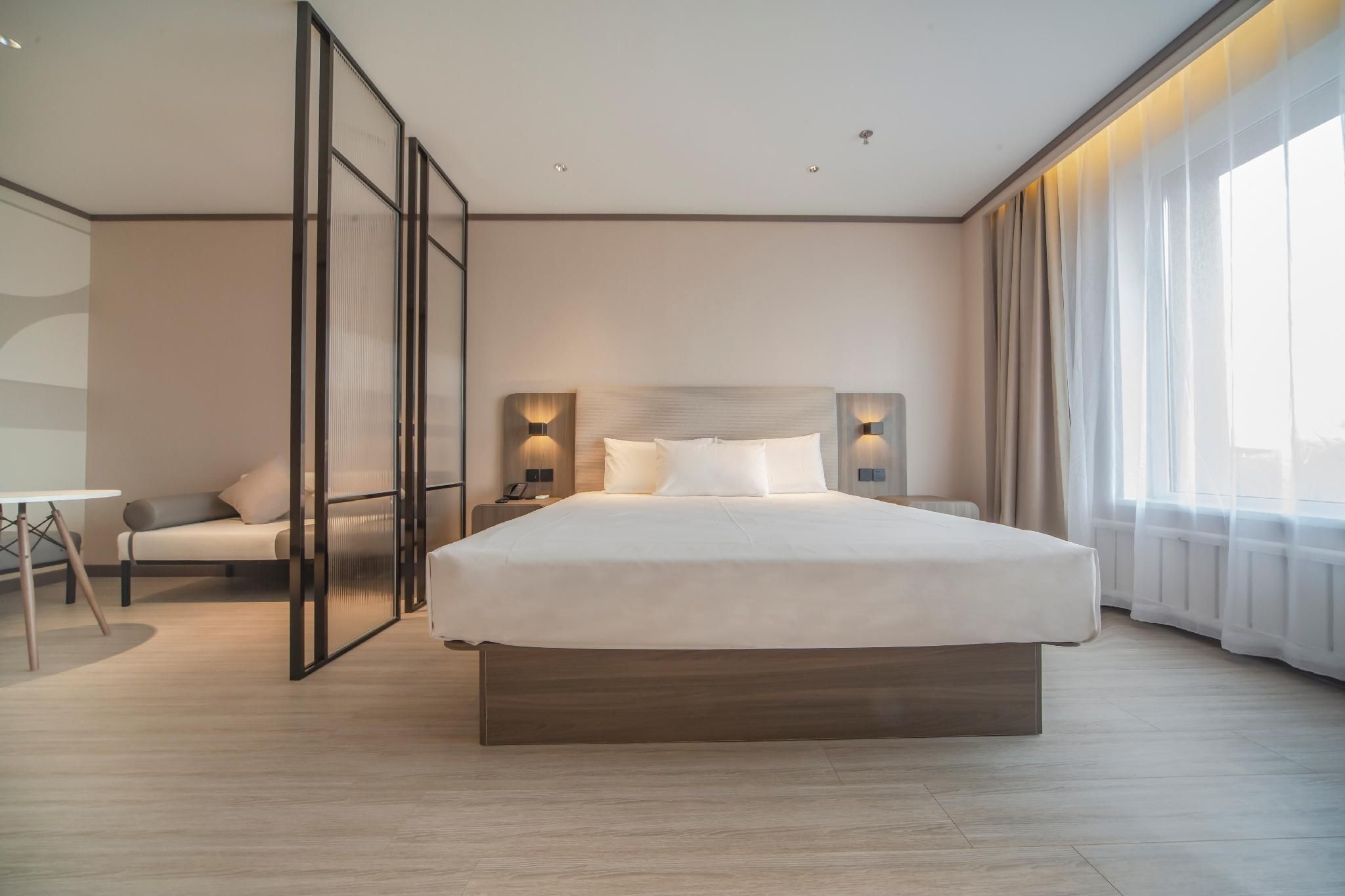 Business Queen Bed Room