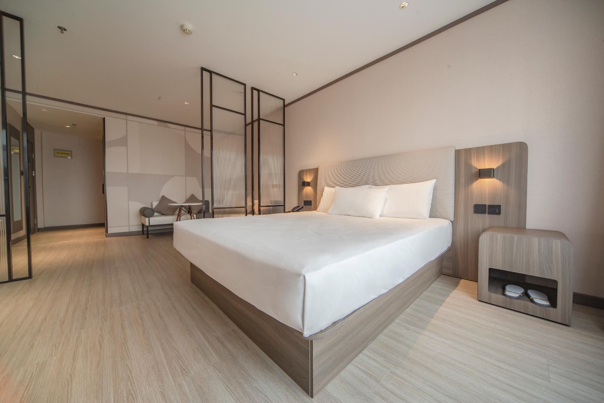 Business Queen Bed Room