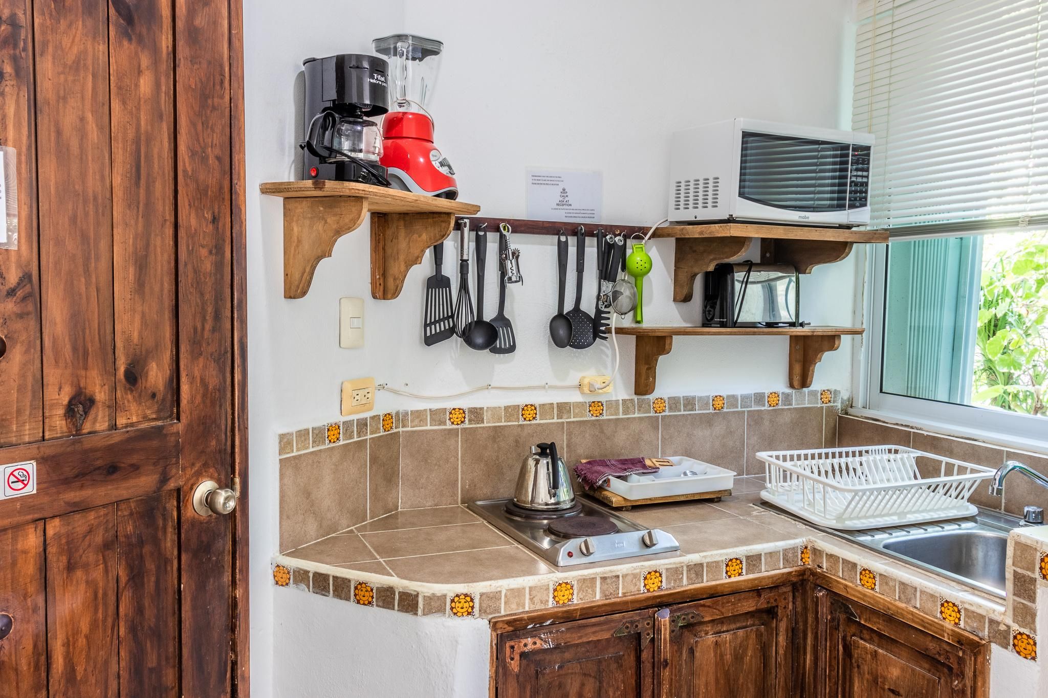 Studio with 2 Queen Beds and Kitchenette