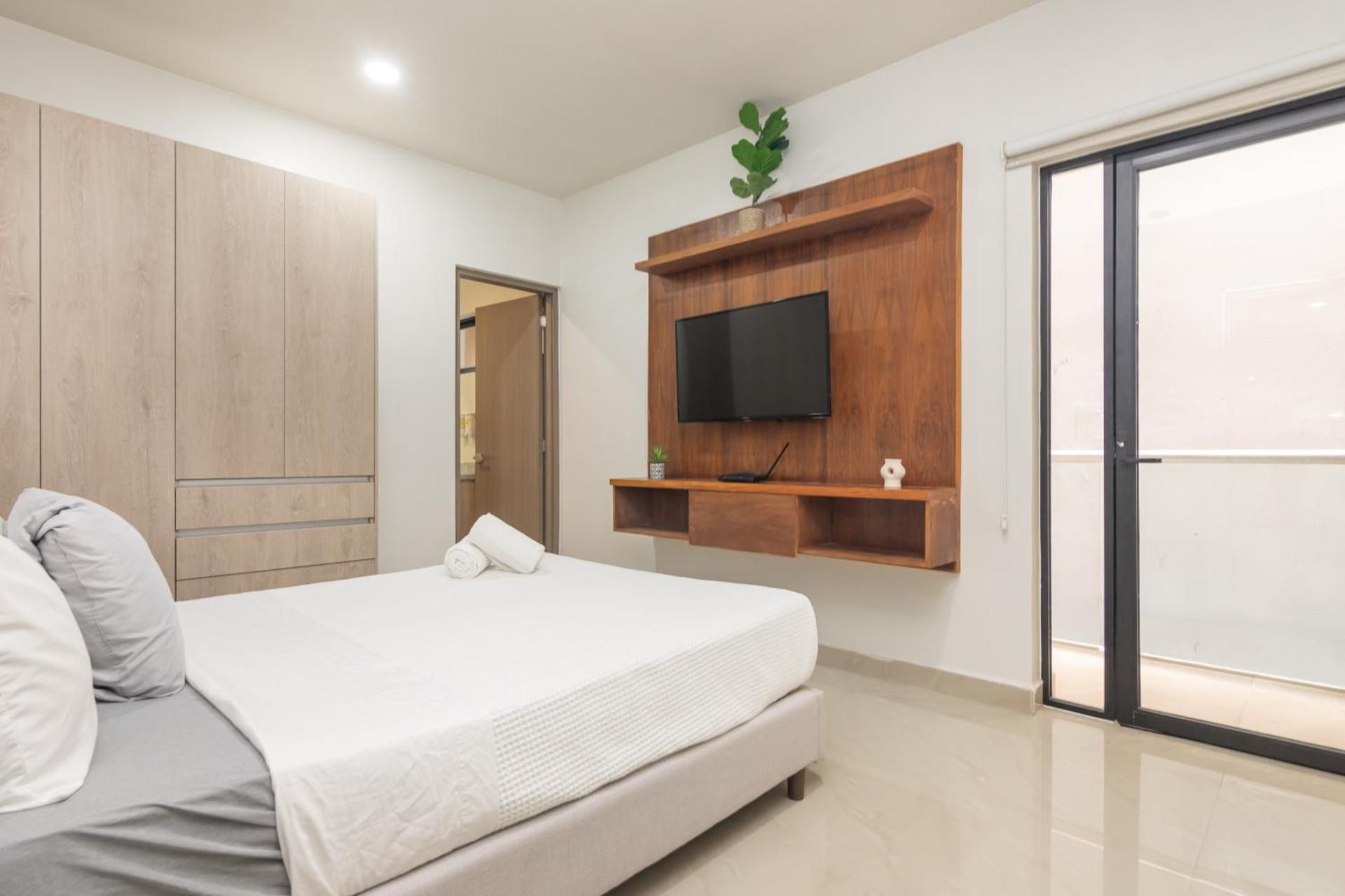 One-Bedroom Apartment with Balcony