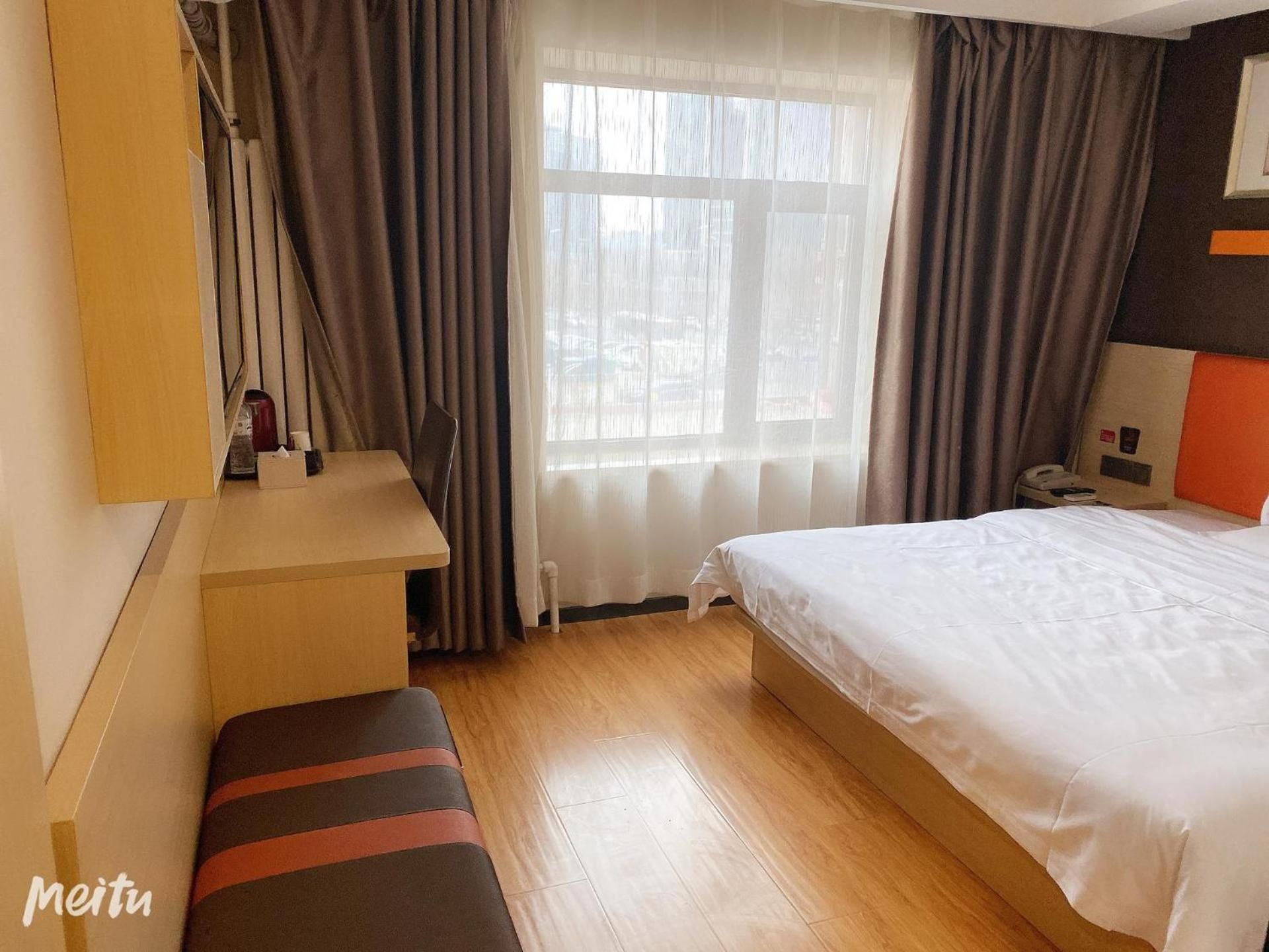 Premium Queen Room
