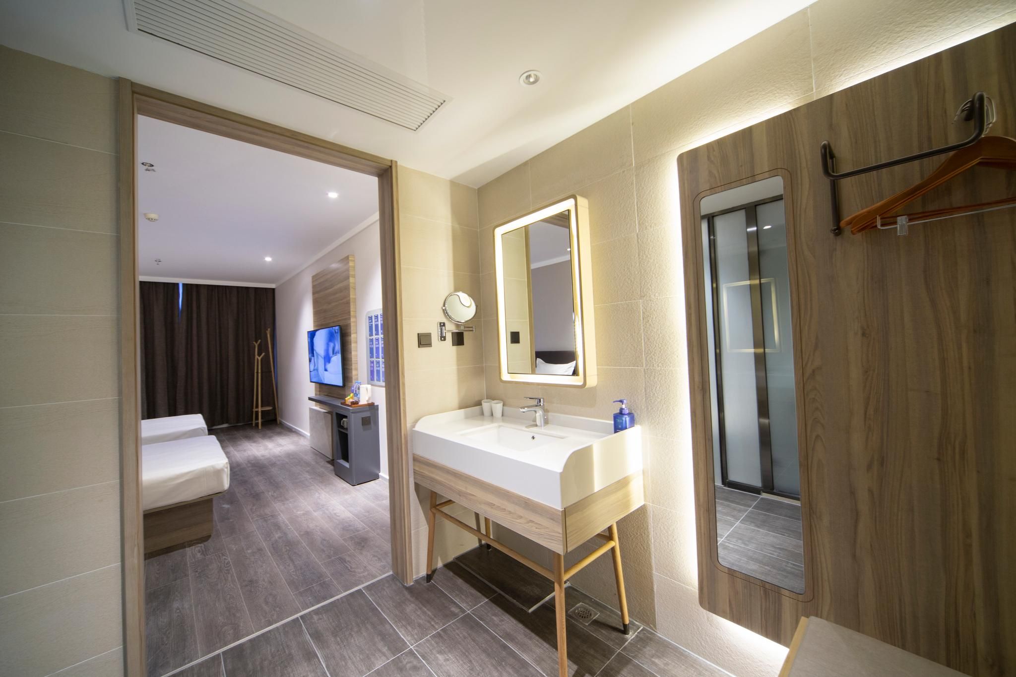 Twin Business Room