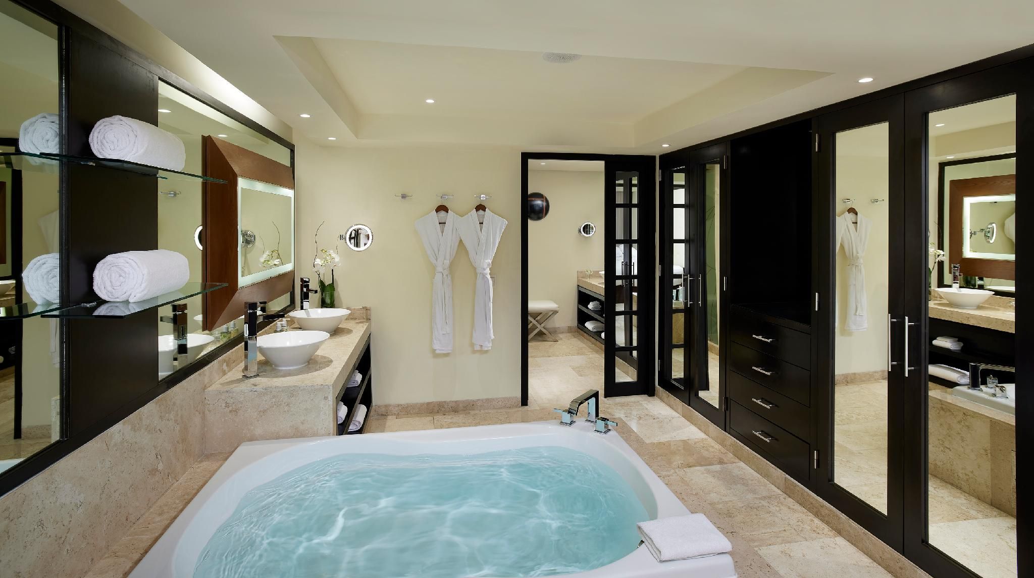Master Suite - Nature View