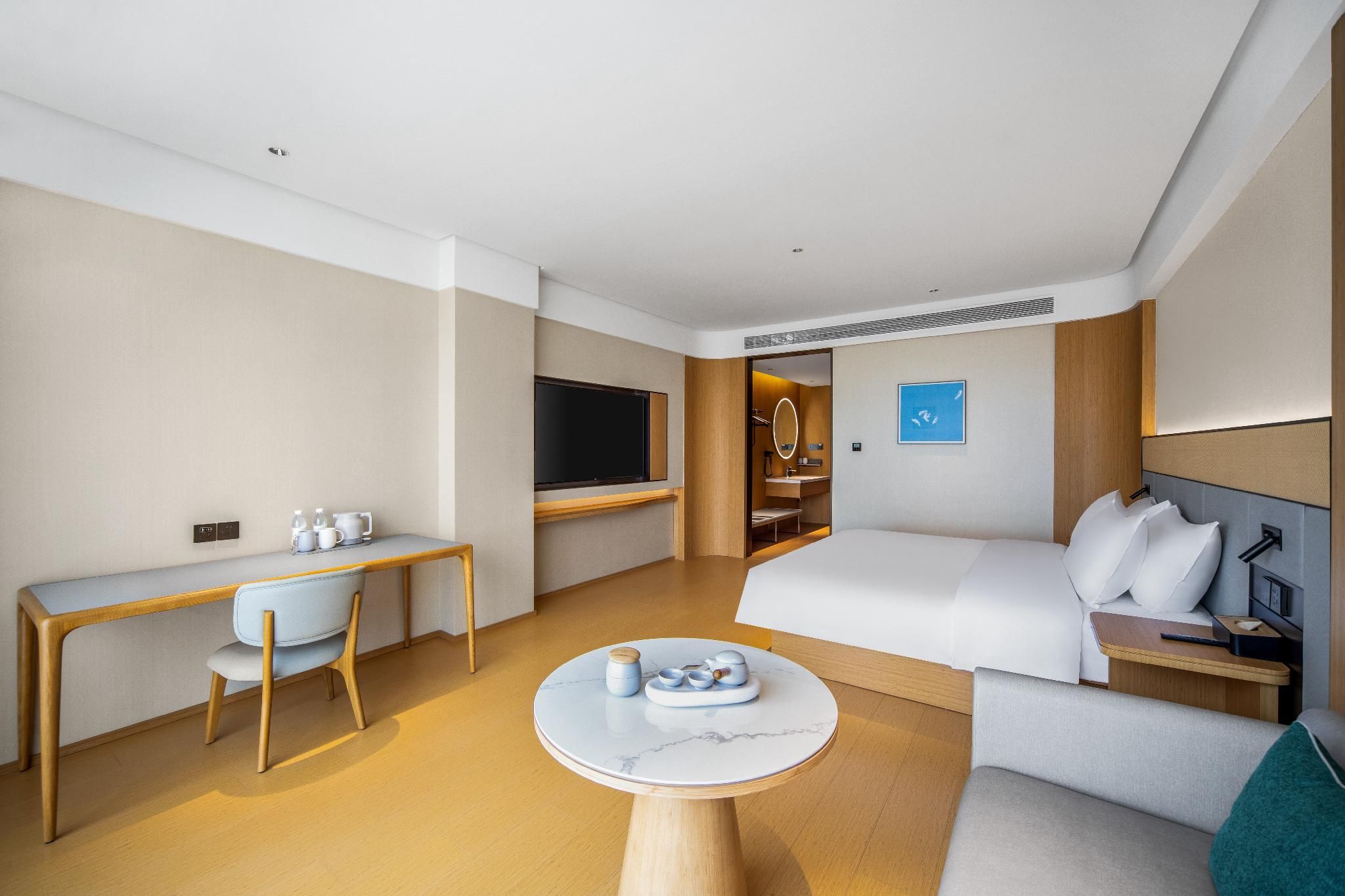 Business Queen Bed Room