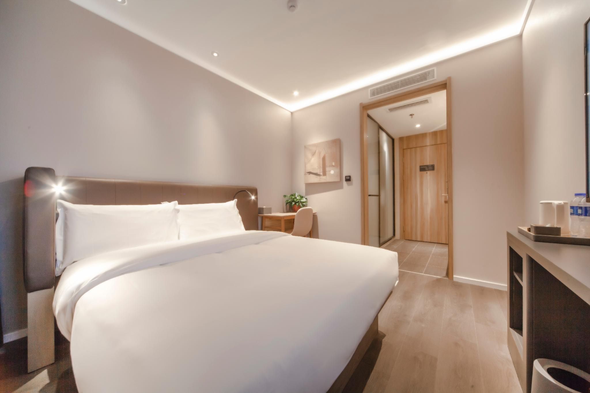 Huazhu - Room With Bed