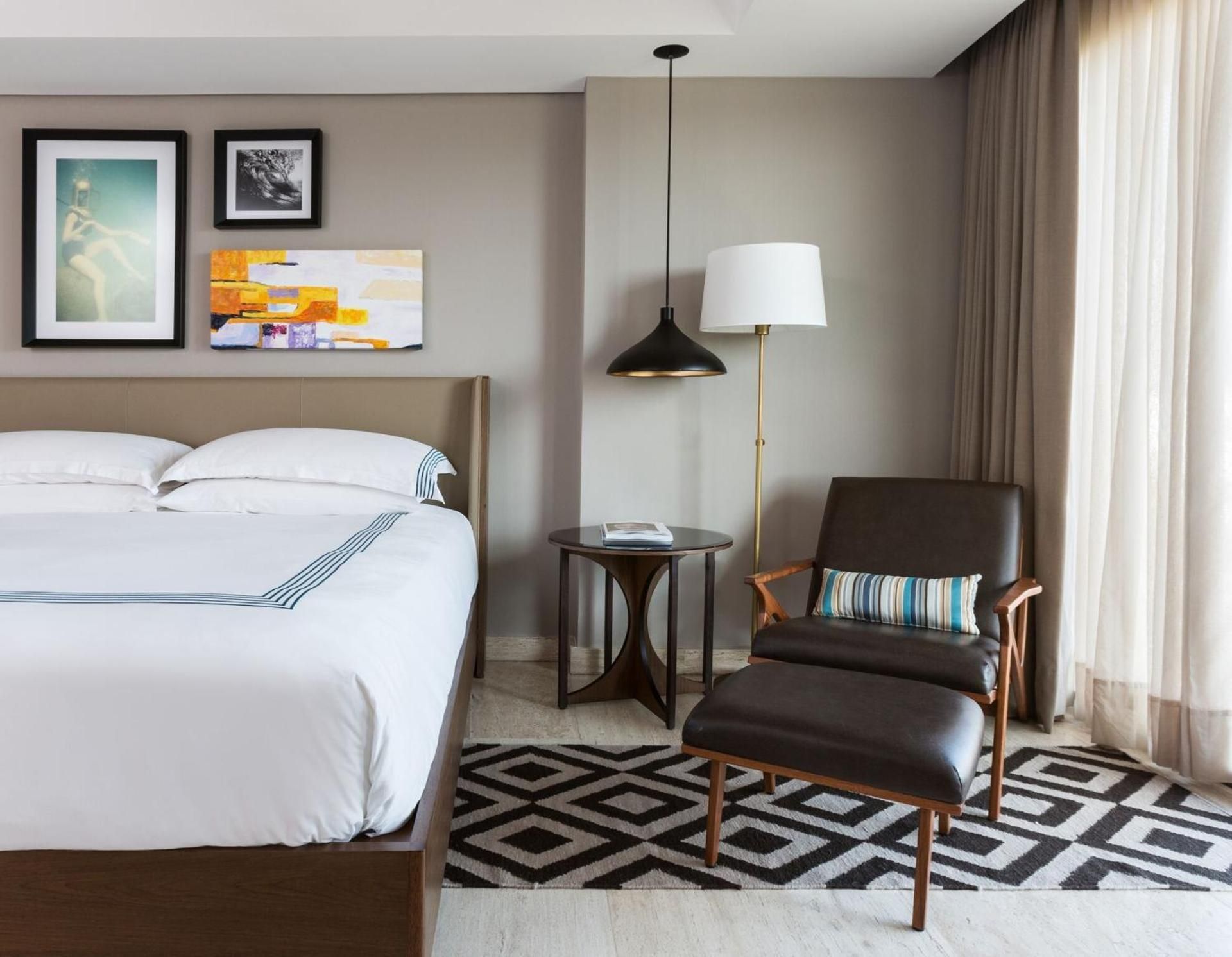 1 King Bed Downtown House