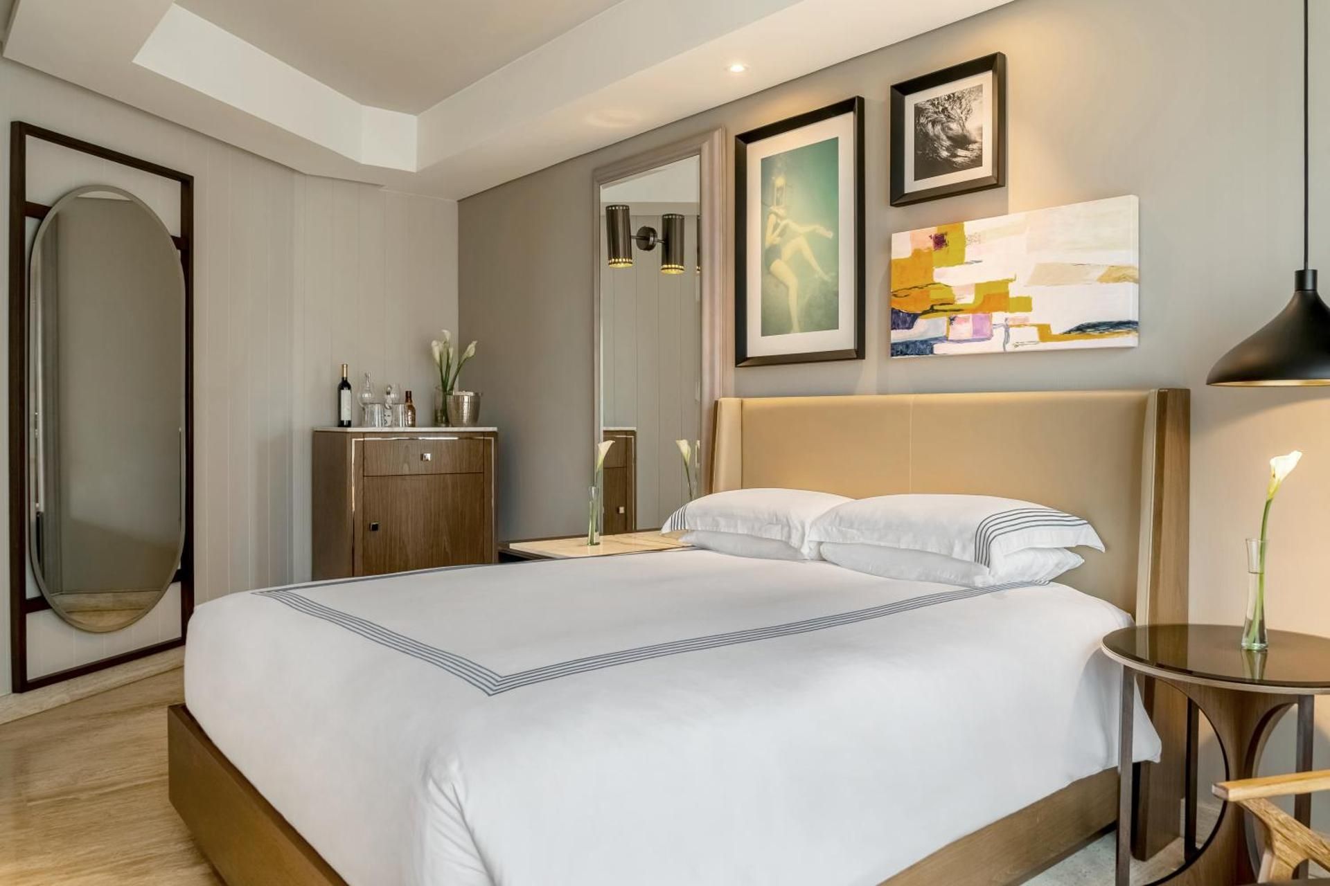 1 King Bed Downtown House